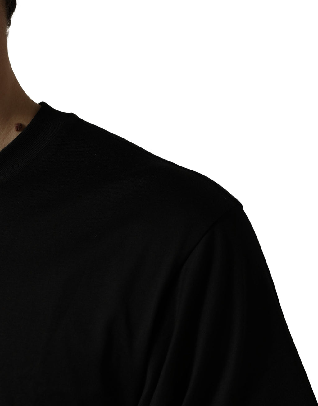 T-shirt noir en coton jersey Dolce & Gabbana avec logo, col rond, patch logo visible.