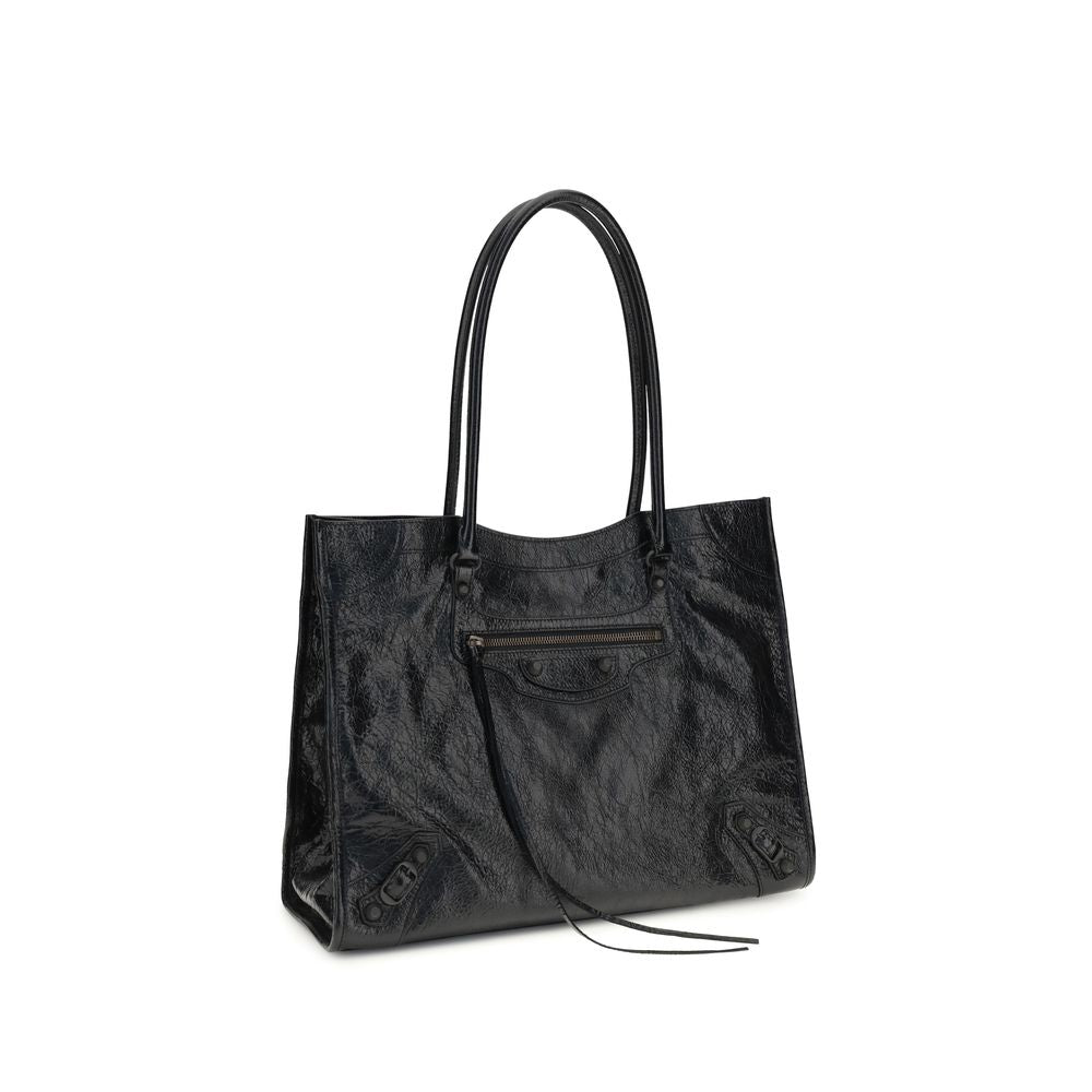Sac à épaule Balenciaga en cuir d'agneau noir avec détails en or, élégant et sophistiqué, pour un look moderne et chic.