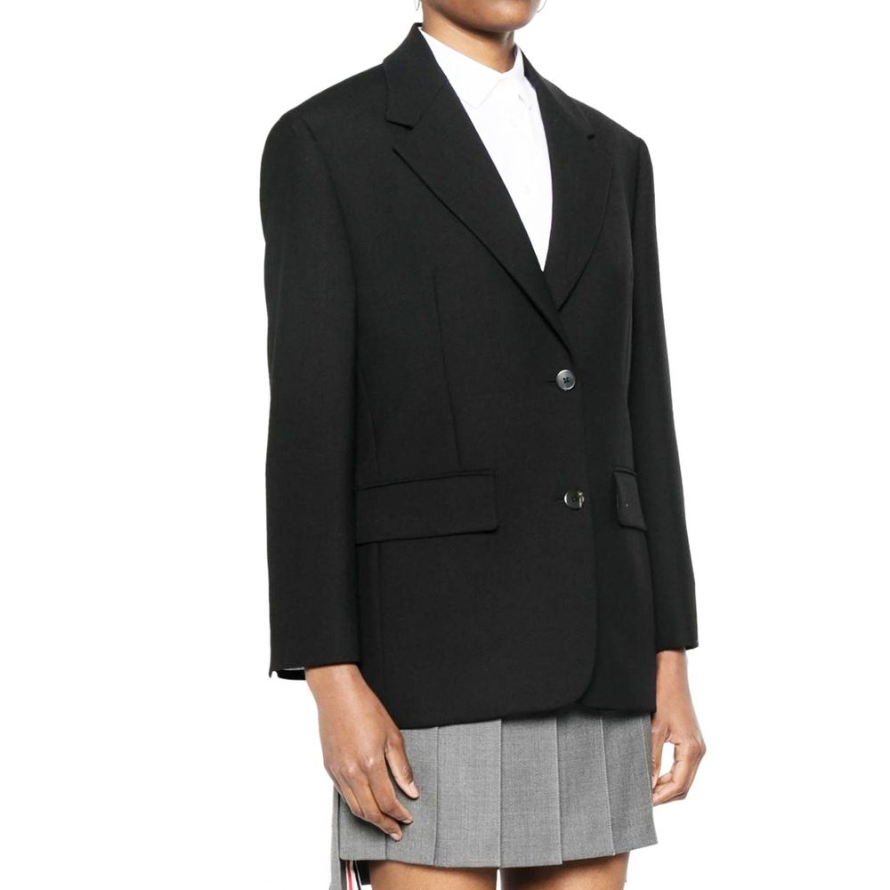 Veste blazer en laine vierge noire de Prada, élégante et ajustée, affichée sur un mannequin.