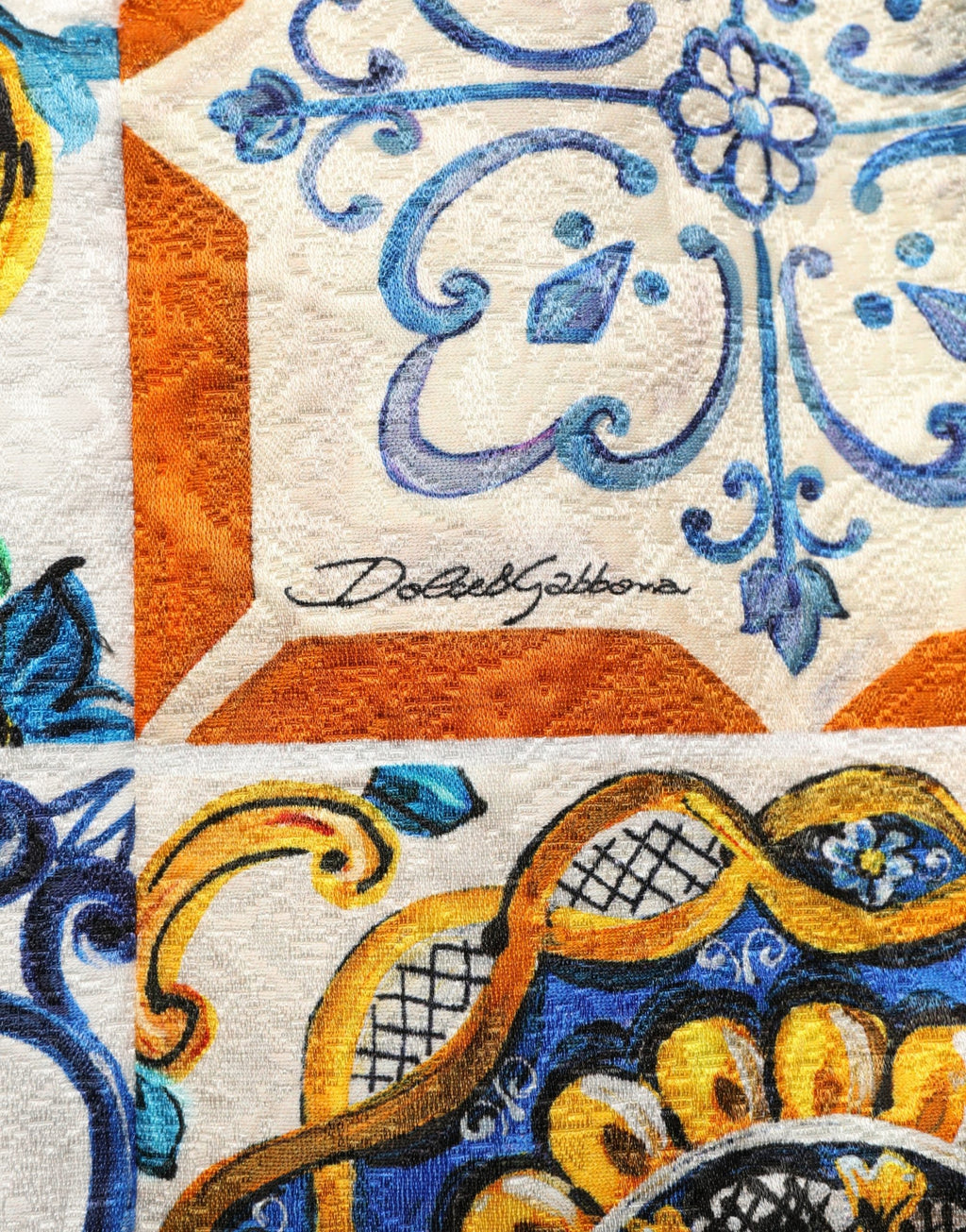 Robe courte en coton Dolce & Gabbana à imprimé multicolore majolique, style élégant et coloré.