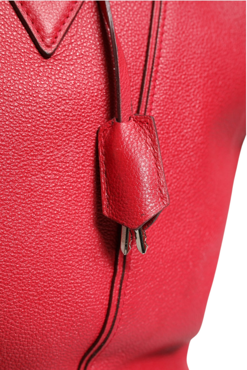 Sac à main Louis Vuitton Lockit MM en cuir Taurillon Griotte, sac bandoulière doux et élégant, vue de l'avant.