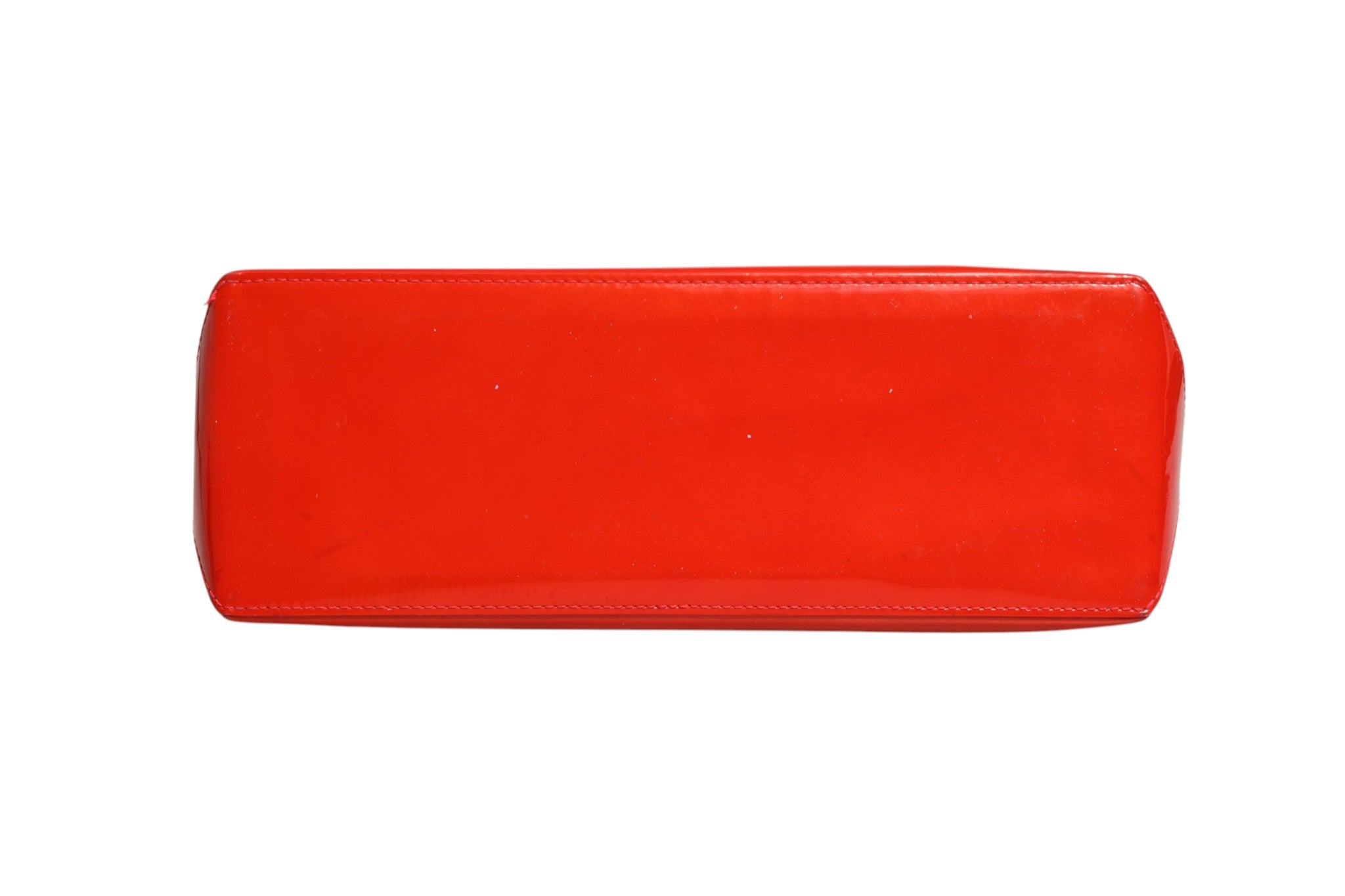 Sac Louis Vuitton Wilshire PM en monogramme Vernis rouge, élégant et brillant, avec poignées en cuir et logo emblématique.