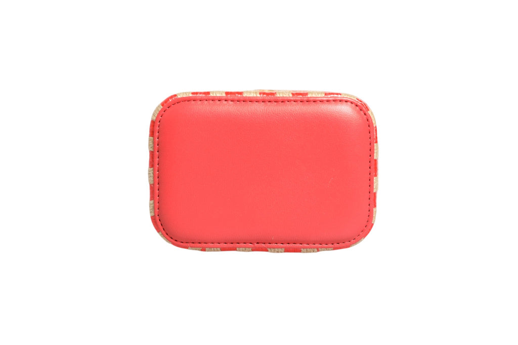 Mini vanity case Chanel en rafia et jute à rayures, élégante pochette de maquillage avec détails sophistiqués.
