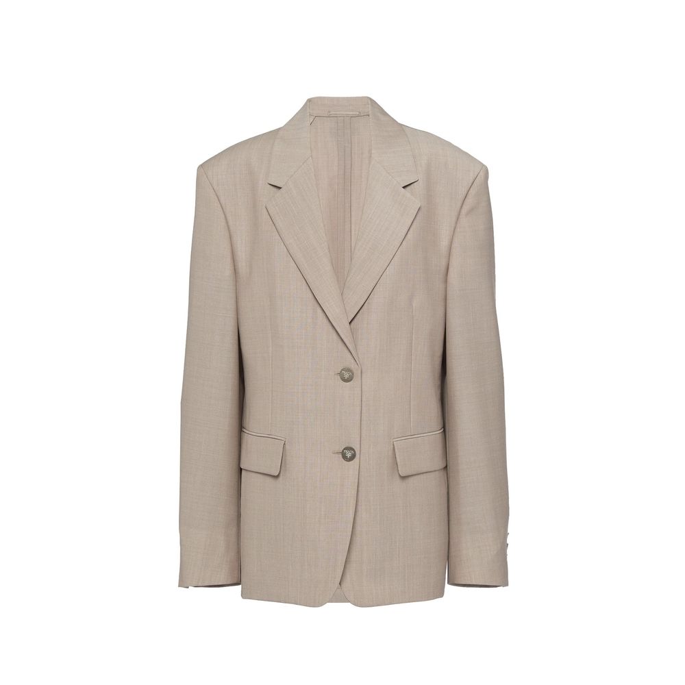 Blazer beige en mohair de Prada porté, détails élégants et coupe classique visible sur le mannequin.