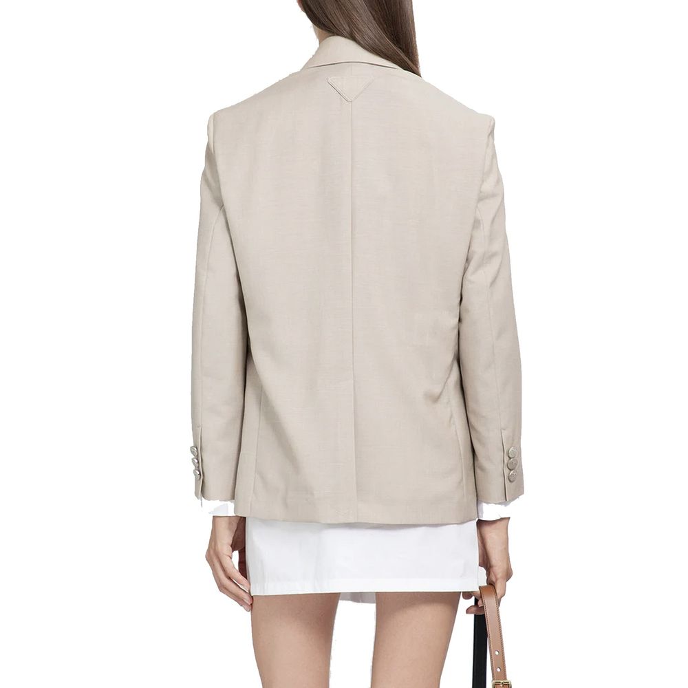 Veste blazer beige en mohair de Prada, détail de couture élégante et coupe raffinée pour un look chic et sophistiqué.
