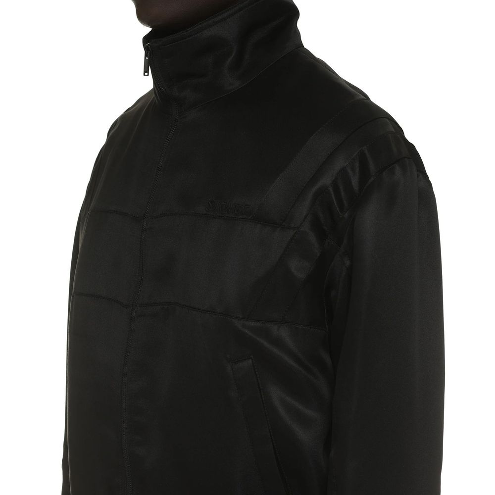 Veste en soie noire Saint Laurent, élégante et sophistiquée, avec coupe ajustée et fini luxueux visible sur l'image.