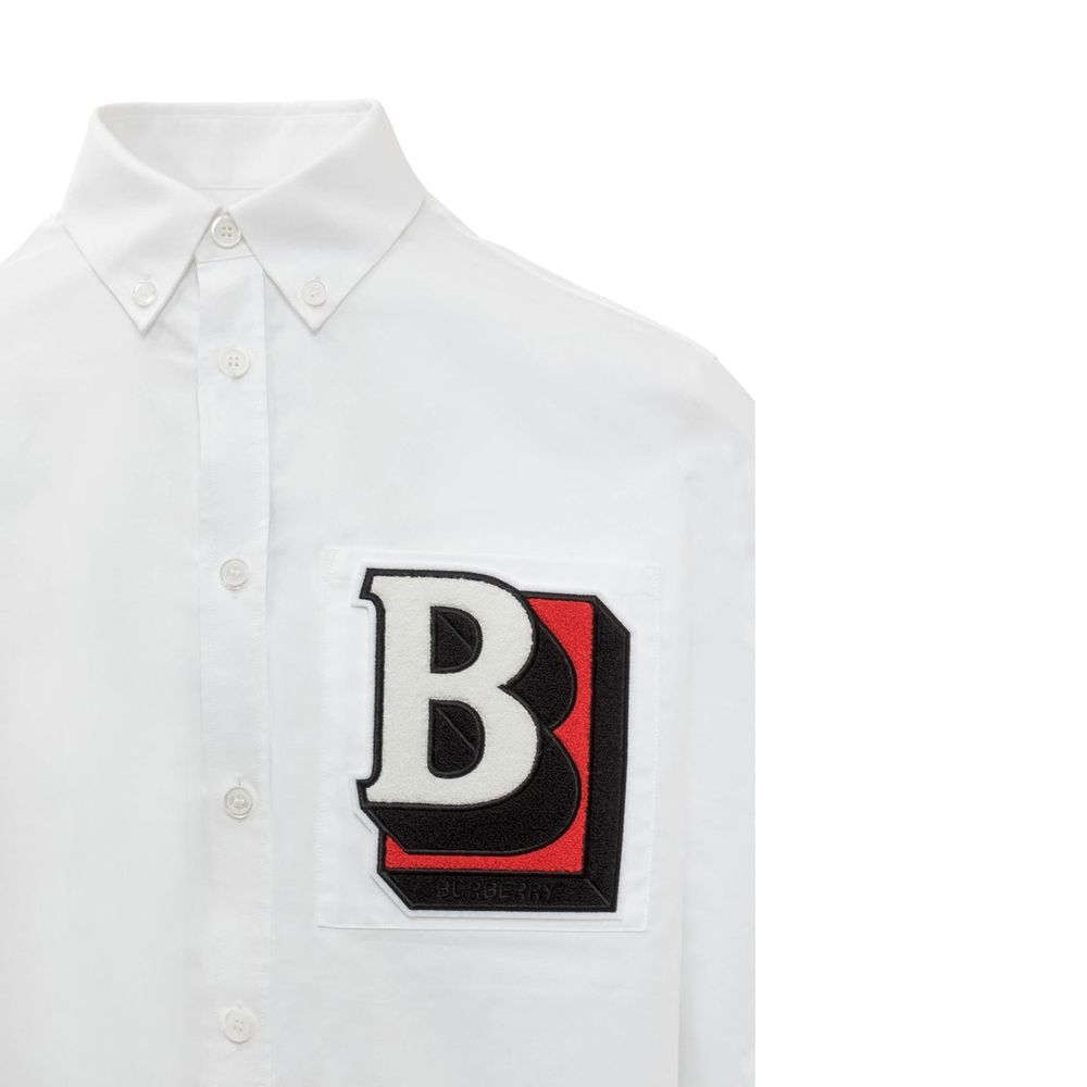 Chemise blanche en coton de la marque Burberry, coupe classique avec col et boutons apparents.