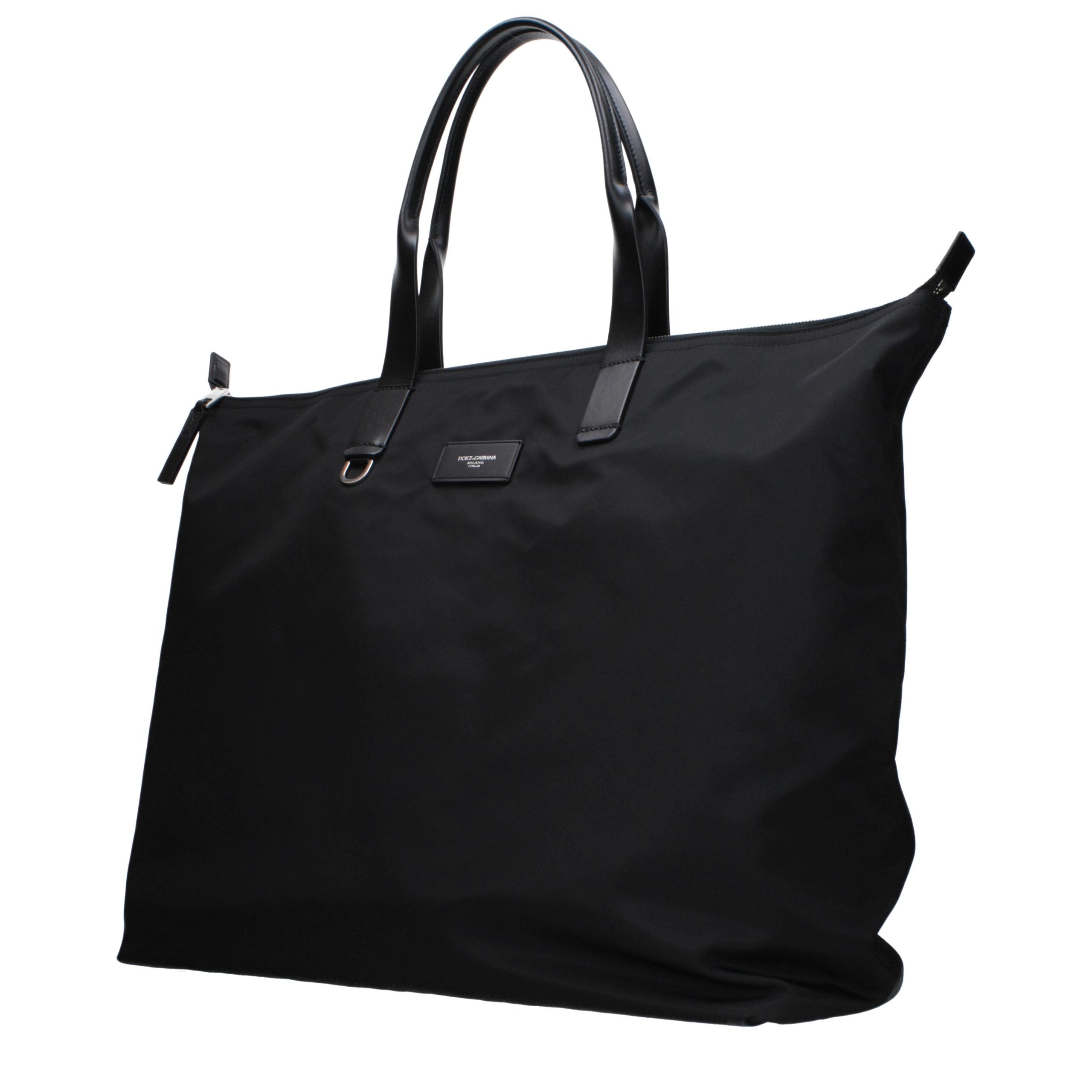 Sac à épaule en nylon noir Dolce & Gabbana, élégant et pratique, avec détails de marque visibles sur le sac.
