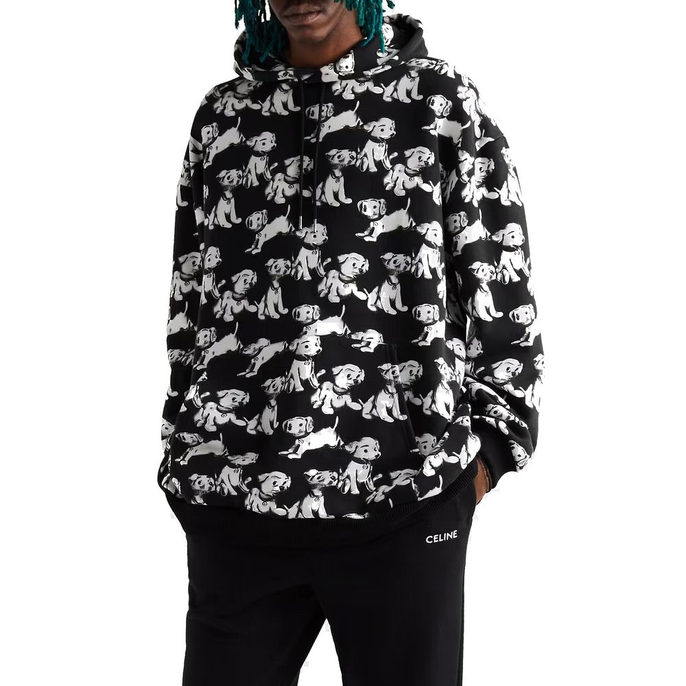 Sweat-shirt en coton noir de Celine, coupe décontractée, avec logo discret sur la poitrine, porté sur un mannequin.