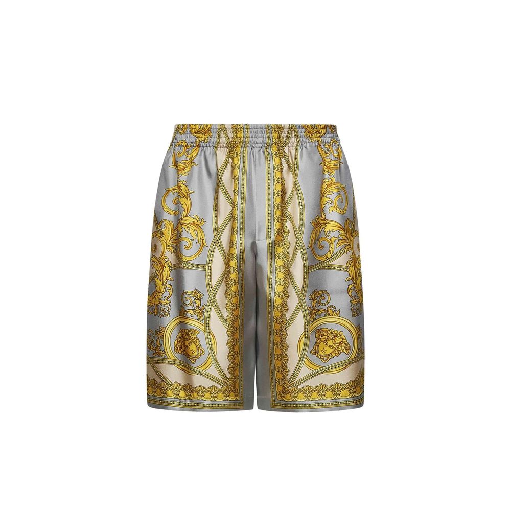 Robe longue en soie grise de Versace, longueur jusqu'aux genoux, élégante et sophistiquée, vue en gros plan.