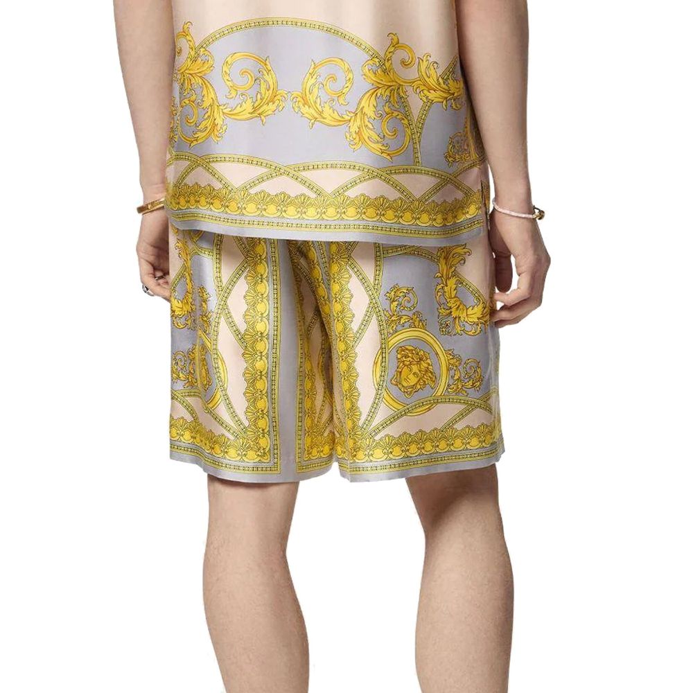 Robe longue en soie grise de Versace, longueur genou, élégante et fluide, parfaite pour une occasion sophistiquée.