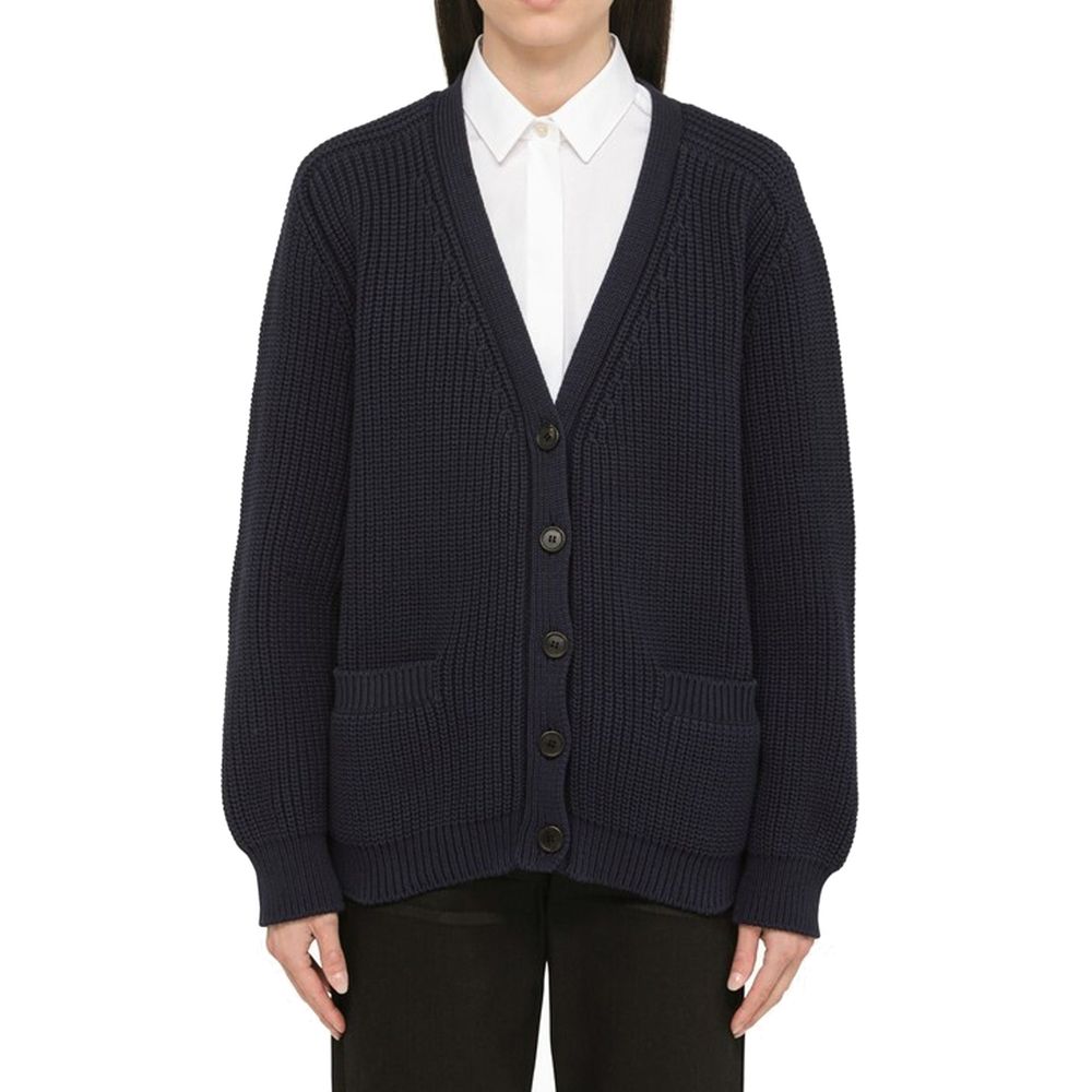 Cardigan en coton bleu Prada pour homme ou femme, détail de la texture et du design élégant.