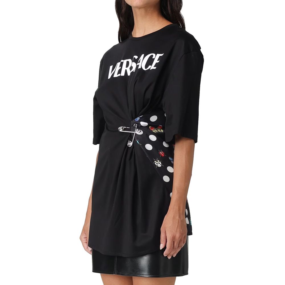 T-shirt en coton noir de Versace avec logo emblématique, manches courtes et coupe classique.