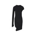 Robe de cocktail noire en polyester de la marque Balenciaga, élégante et sophistiquée, portée avec détail visible.