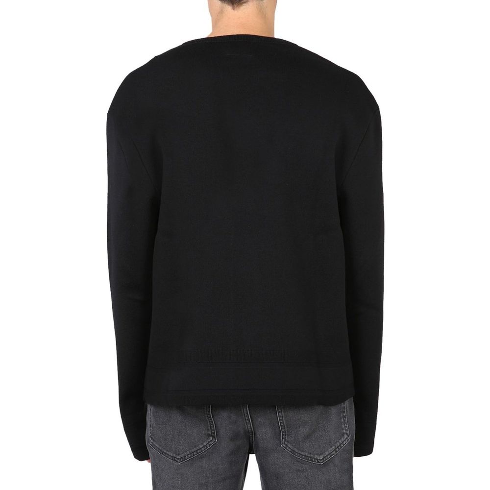Sweat-shirt noir en coton de la marque Givenchy, affichant un design élégant et confortable pour un look moderne.