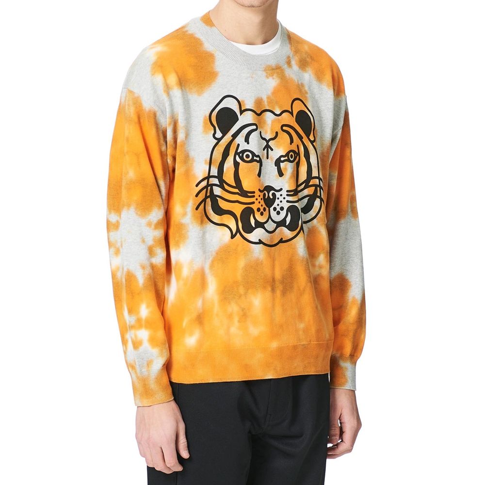 Sweat-shirt en coton orange de la marque Kenzo, coupe décontractée, avec logo Kenzo visible sur la poitrine.