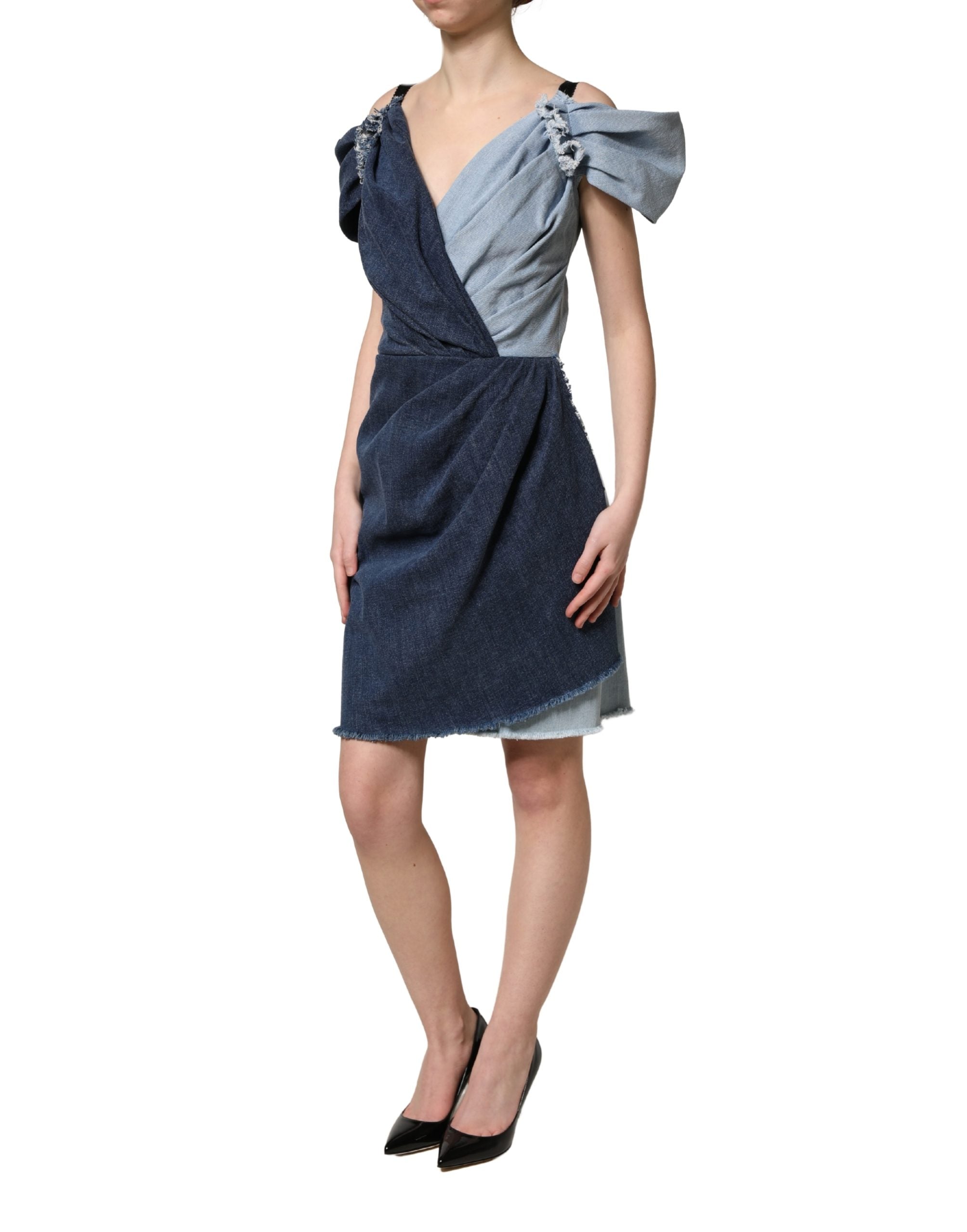 Robe courte en jean patchwork bleu en coton de Dolce & Gabbana, robe moulante élégante avec détails colorés.