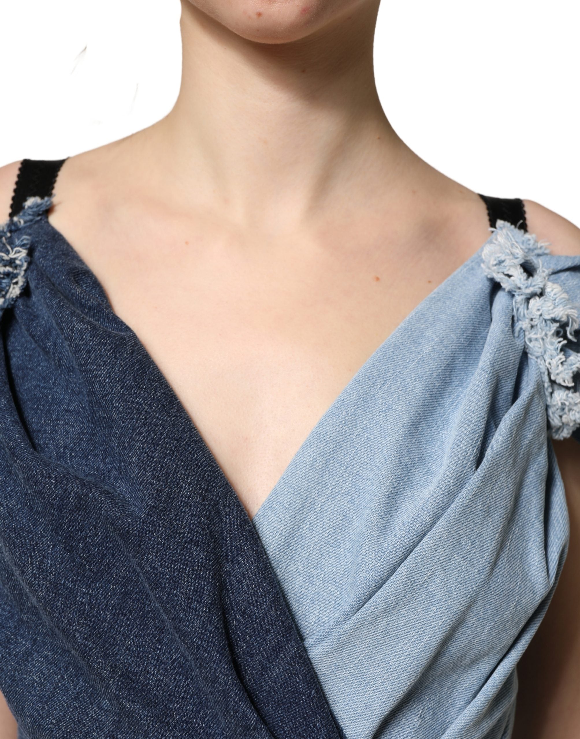 Robe courte en denim patchwork bleu Dolce & Gabbana, robe moulante en coton avec détails de couture distinctifs.