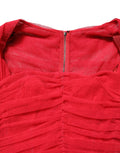 Robe midi rouge en coton stretch et tulle plissé de Dolce & Gabbana, avec détails froncés et élégants.