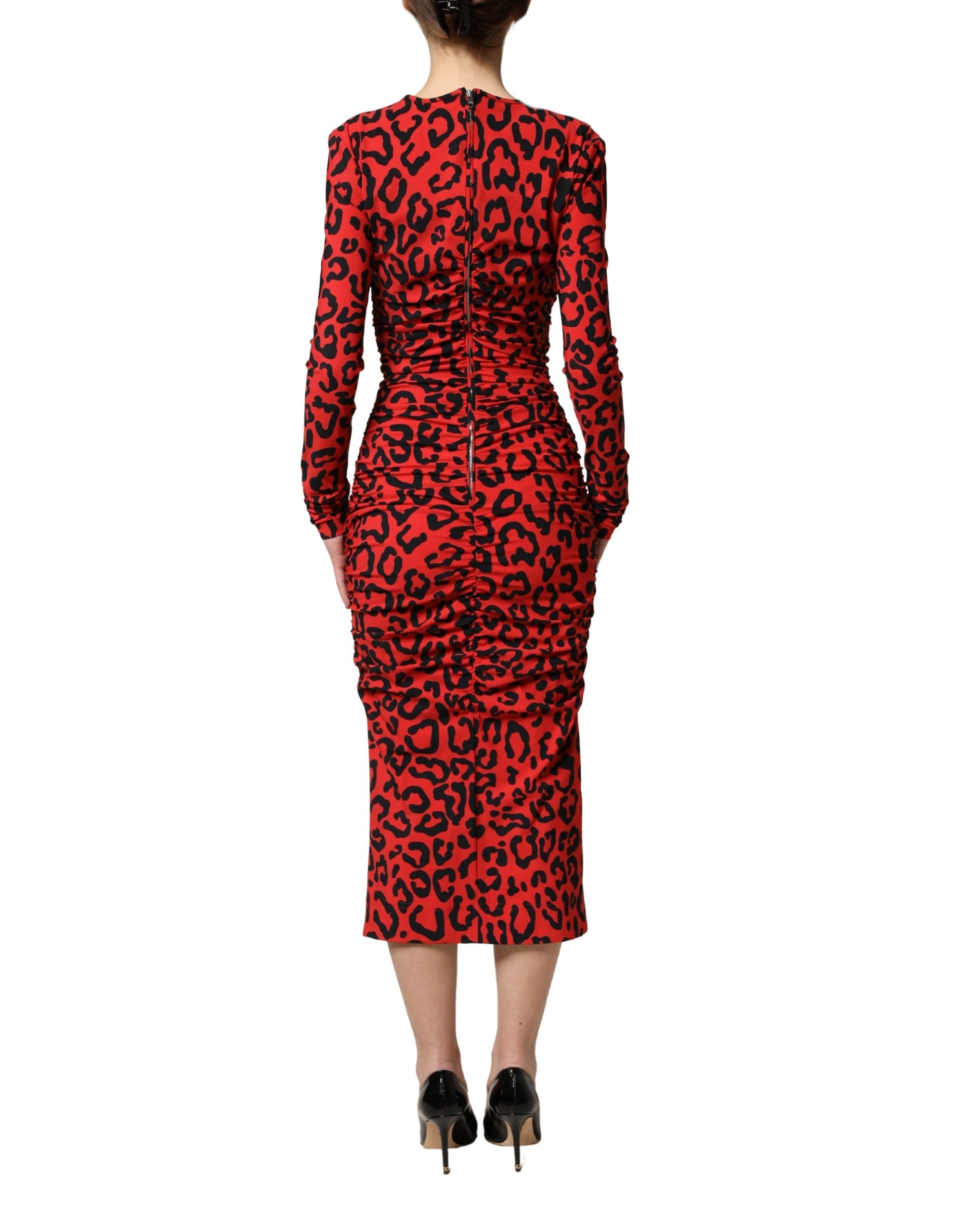 Robe longue Dolce & Gabbana à manches longues avec imprimé léopard rouge, style élégant et sophistiqué.