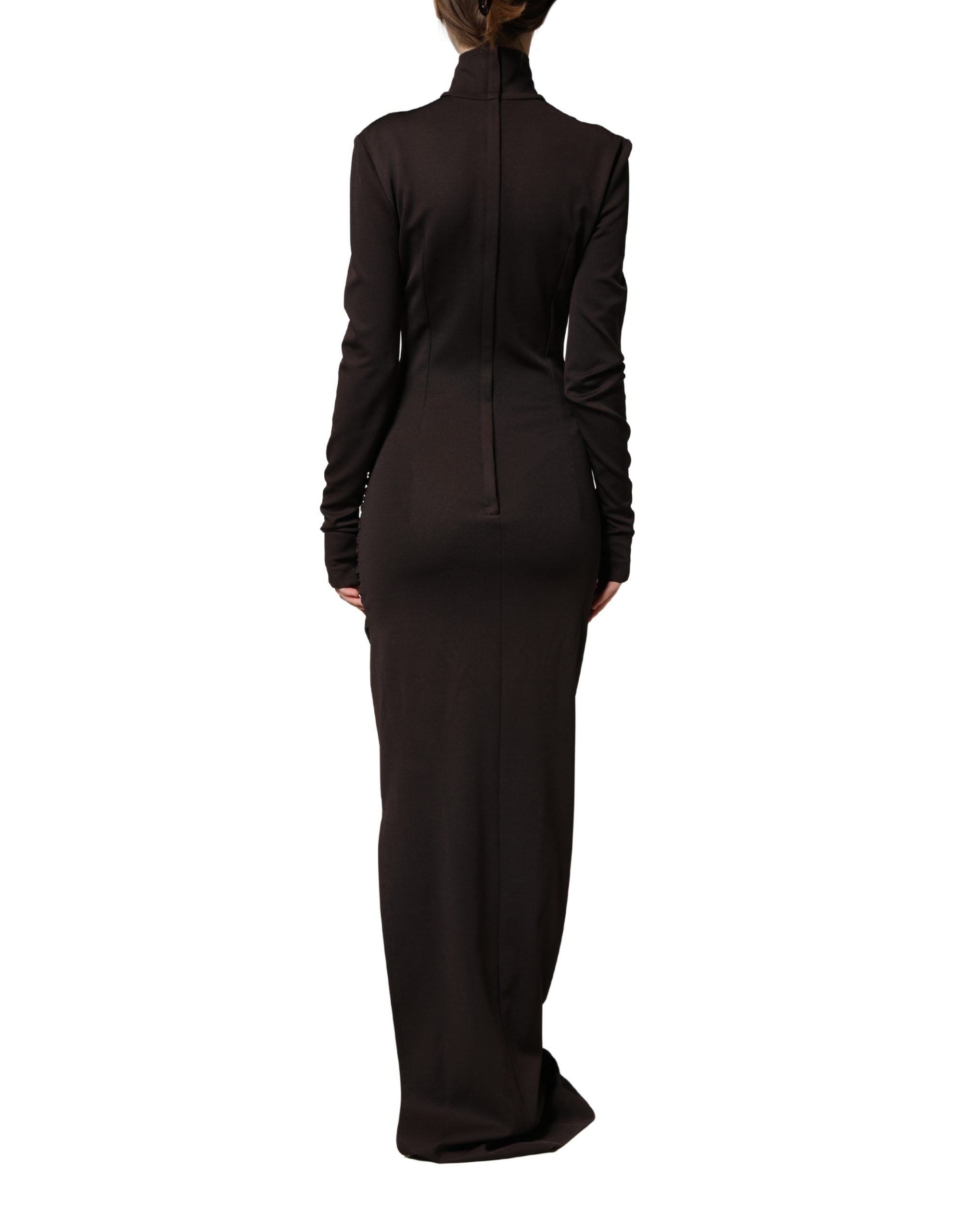 Robes longue en jersey marron Dolce & Gabbana avec col roulé, élégante et fluide, portée par un mannequin.