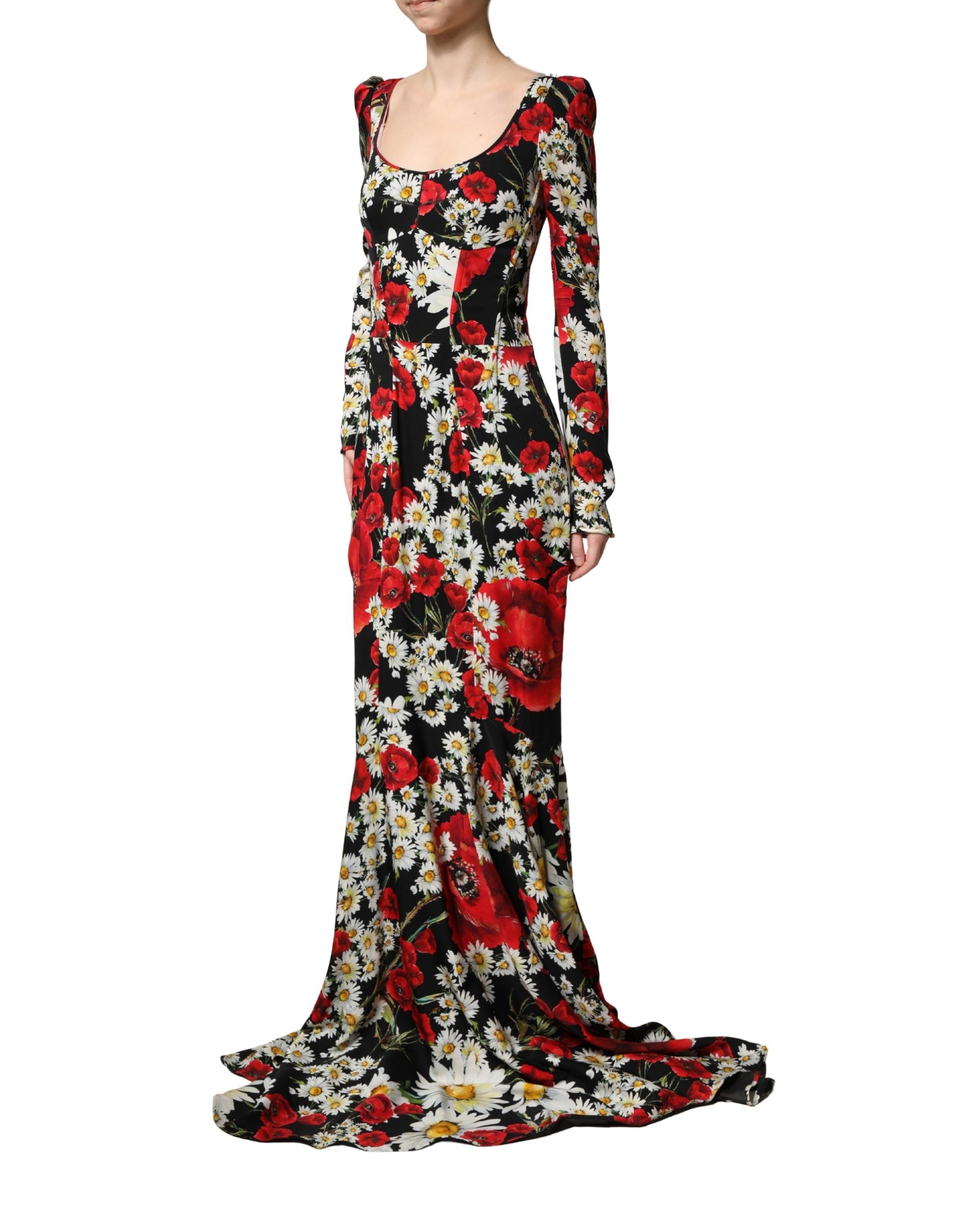Robe longue en soie noire à fleurs Dolce & Gabbana avec manches longues et coupe élégante.