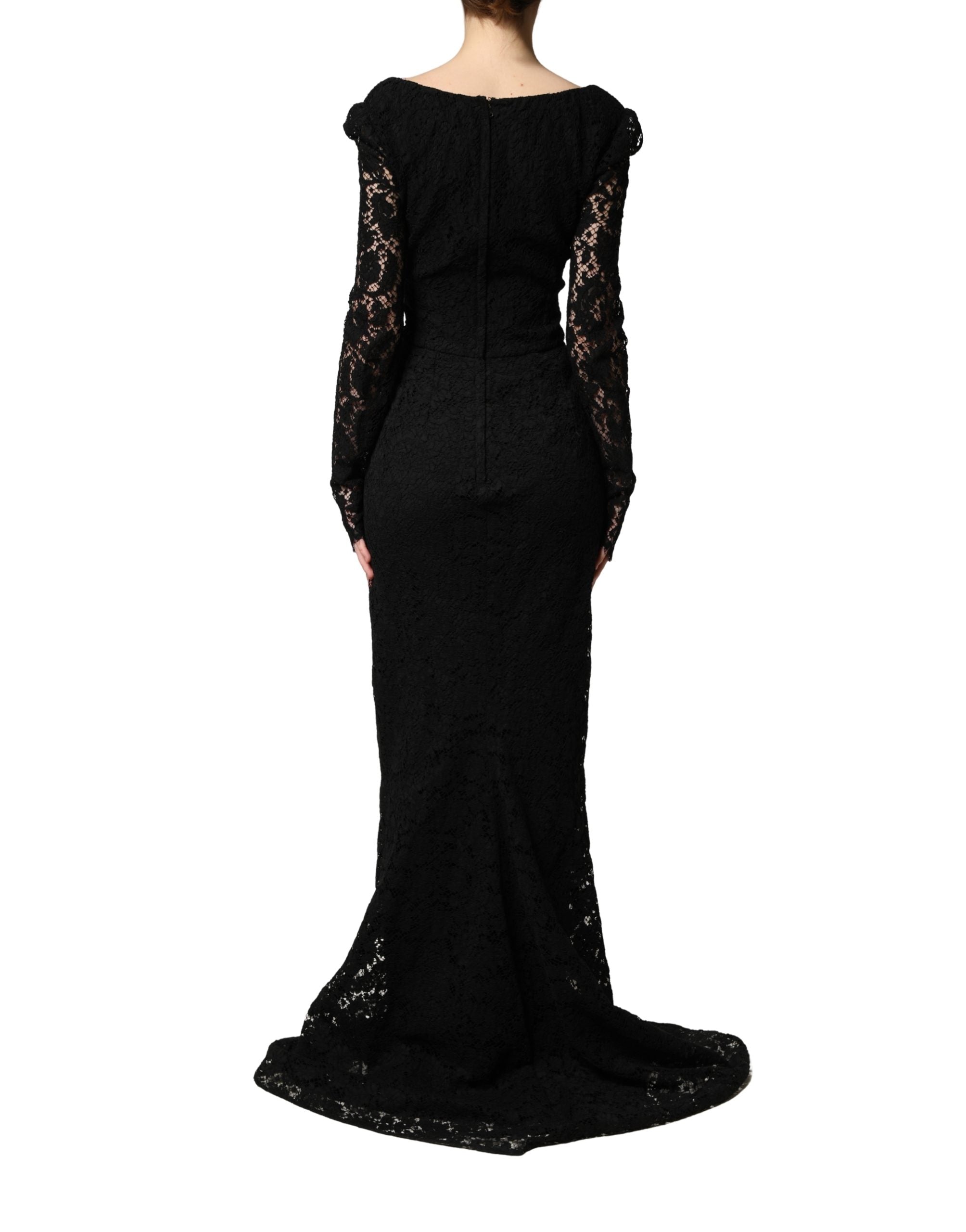 Robe longue noire en dentelle Dolce & Gabbana avec col carré et manches longues, élégante et raffinée.