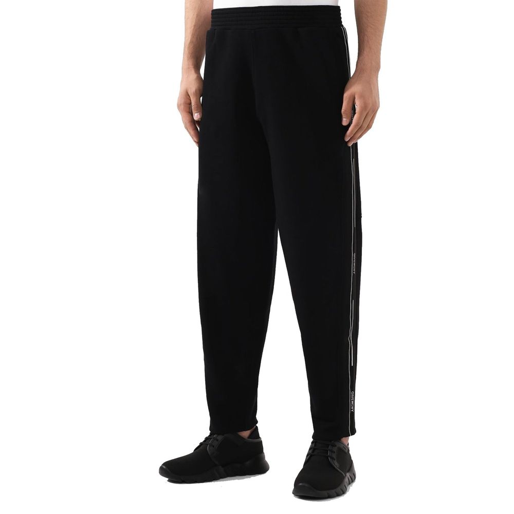 Pantalons de jogging en coton noir Givenchy, style décontracté et confortable, pour entraînement ou détente.