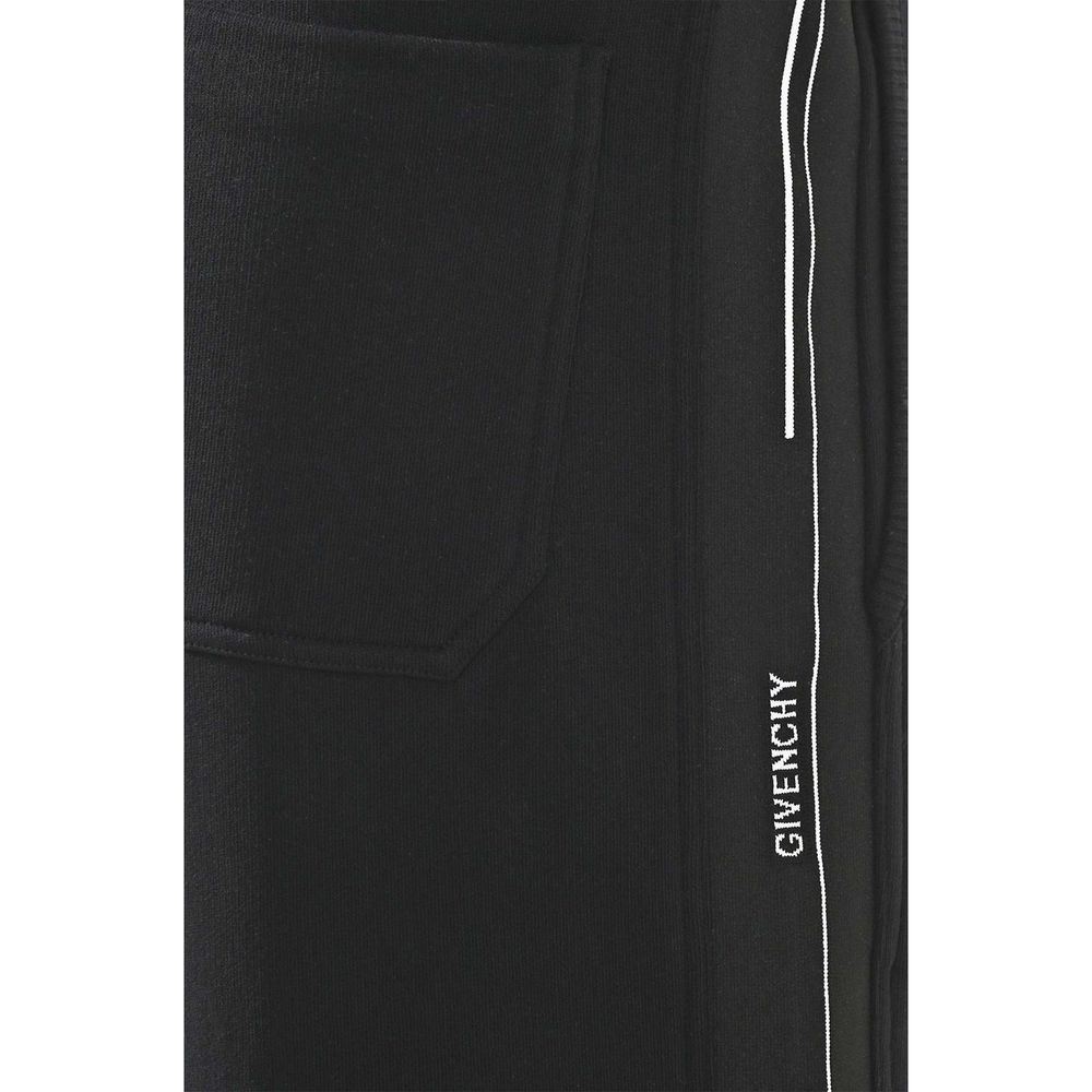 Pantalons de sport en coton noir Givenchy, joggers décontractés pour l'entraînement, visibles avec détails du tissu et design élégant.