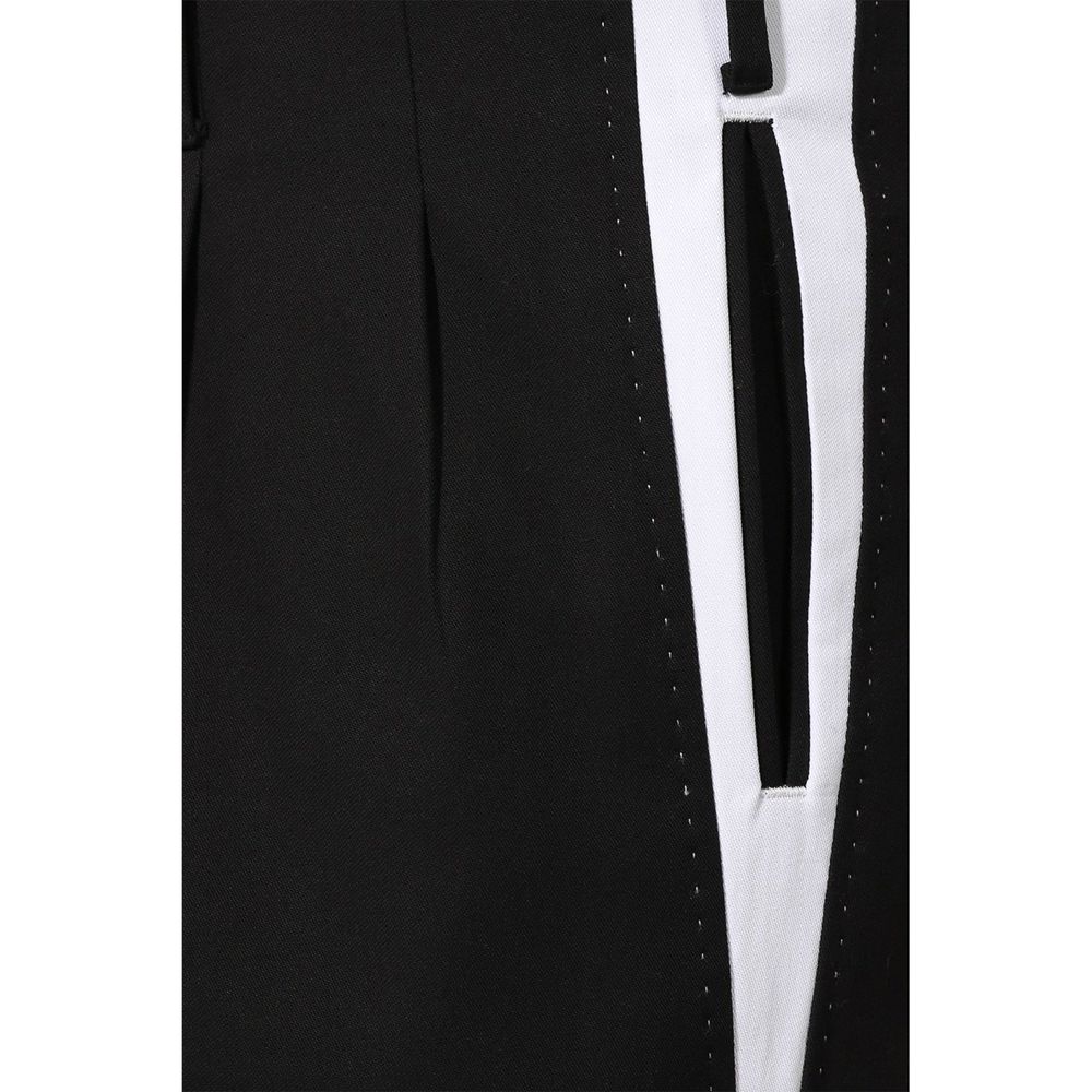 Pantalons en coton noir de la marque Dolce & Gabbana, coupe élégante et style classique, visibles sur cette image.