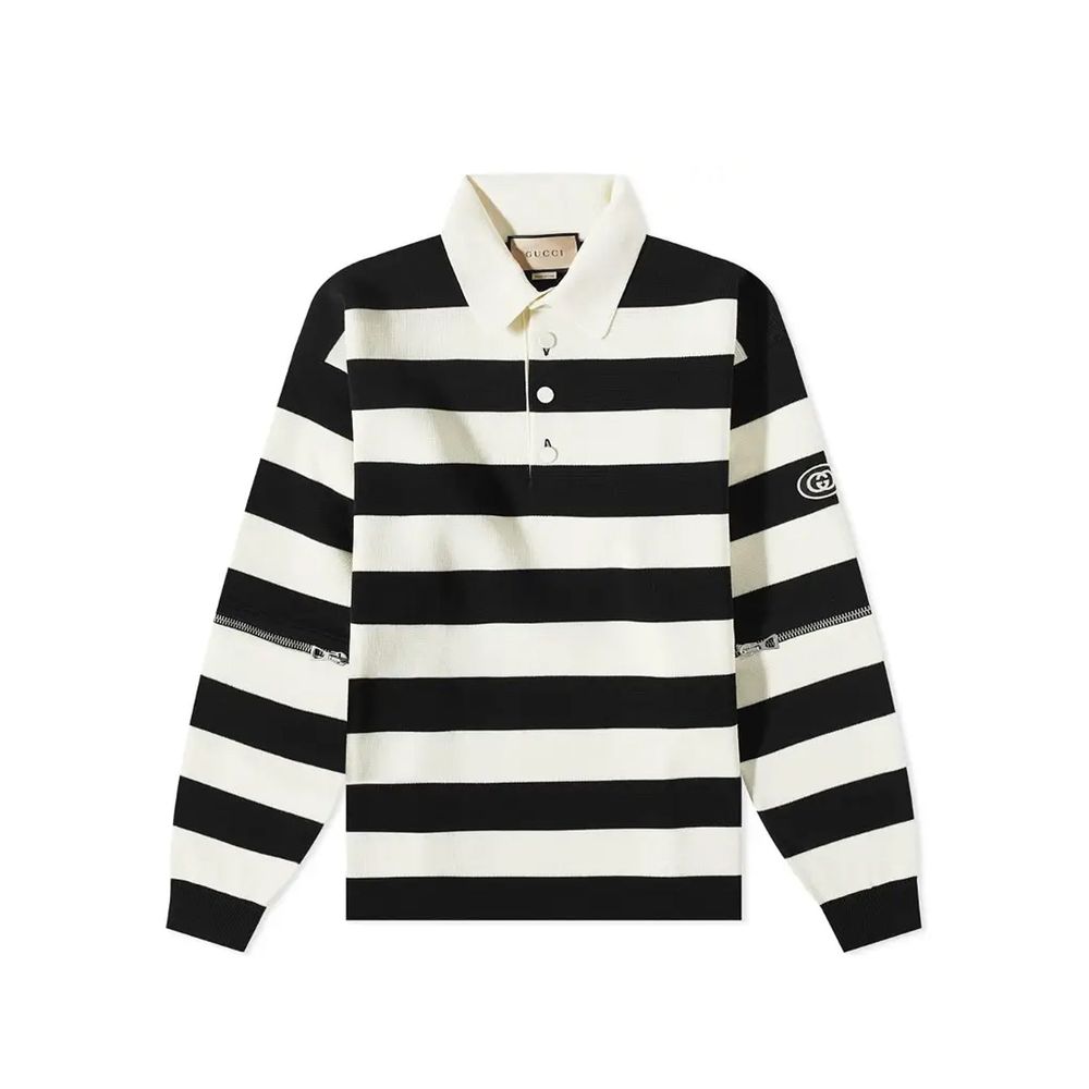 Chemise polo blanche en coton de Gucci, vue de face, avec col classique et logo Gucci discret sur la poitrine.