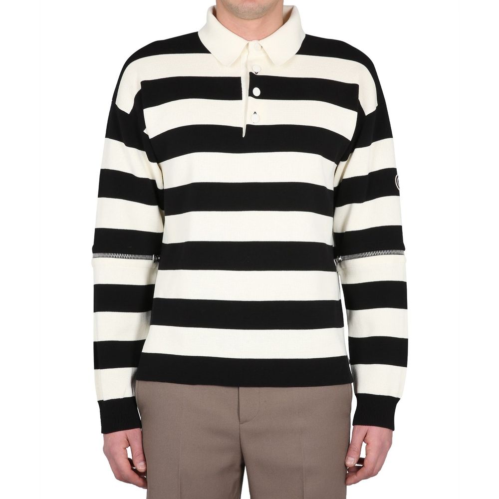 Chemise polo blanche en coton de la marque Gucci, vue de face, avec col et boutons visibles.