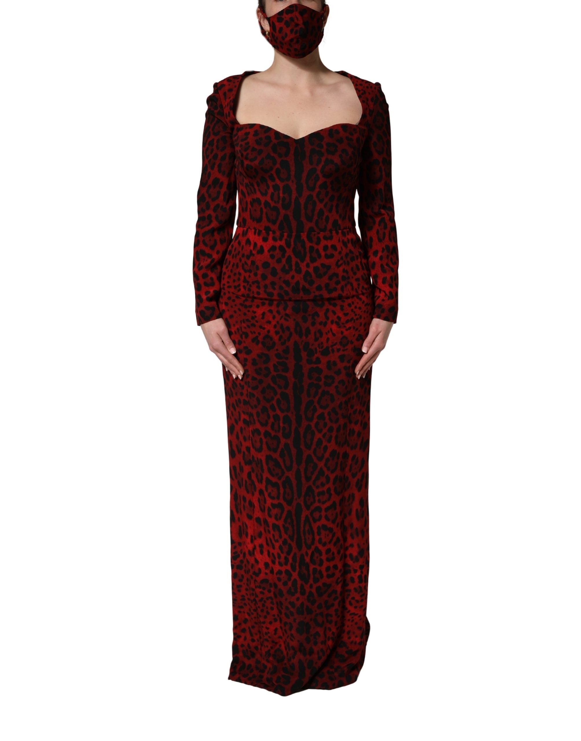 Robe droite Dolce & Gabbana à manches longues, imprimé léopard rouge, style élégant et sophistiqué.