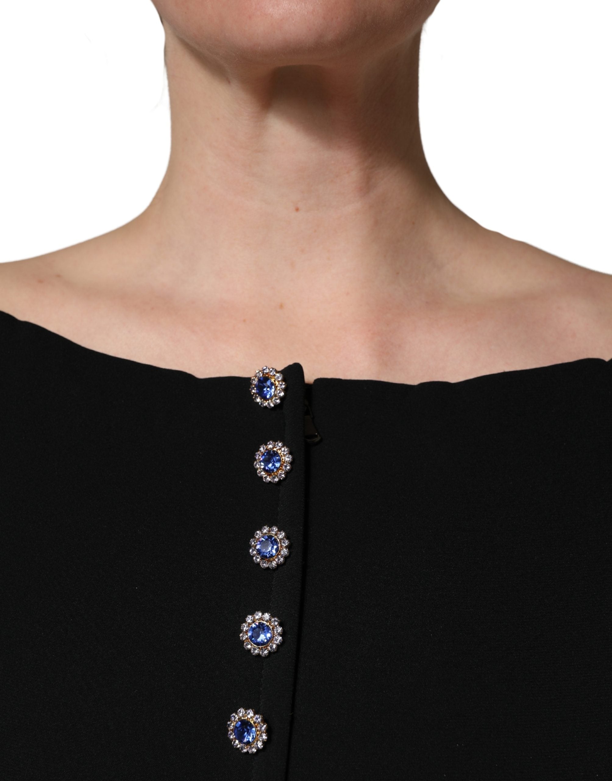 Robe longue en soie noire Dolce & Gabbana avec boutonnière, coupe ajustée et corsage en voile, élégante et sophistiquée.