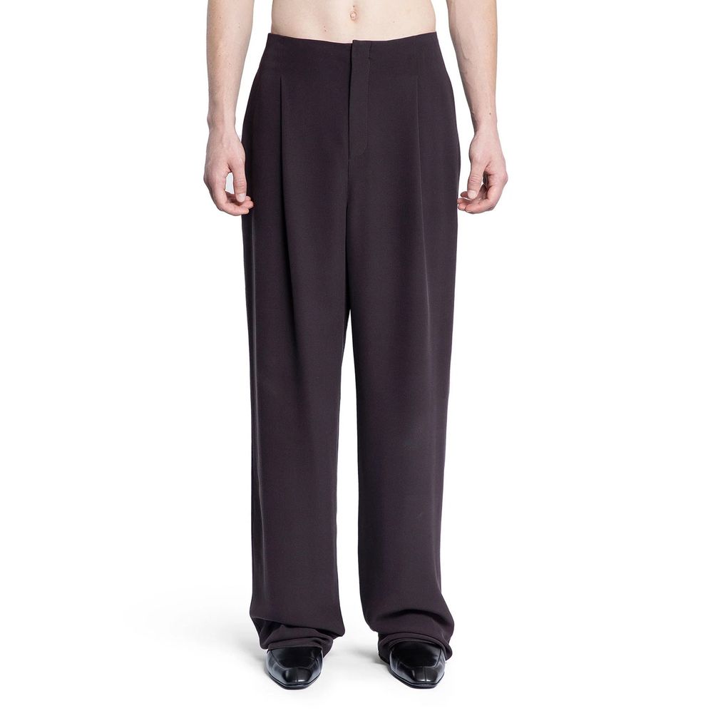 Pantalon décontracté en soie marron de Saint Laurent, style élégant et confortable, vue de face sur un mannequin.
