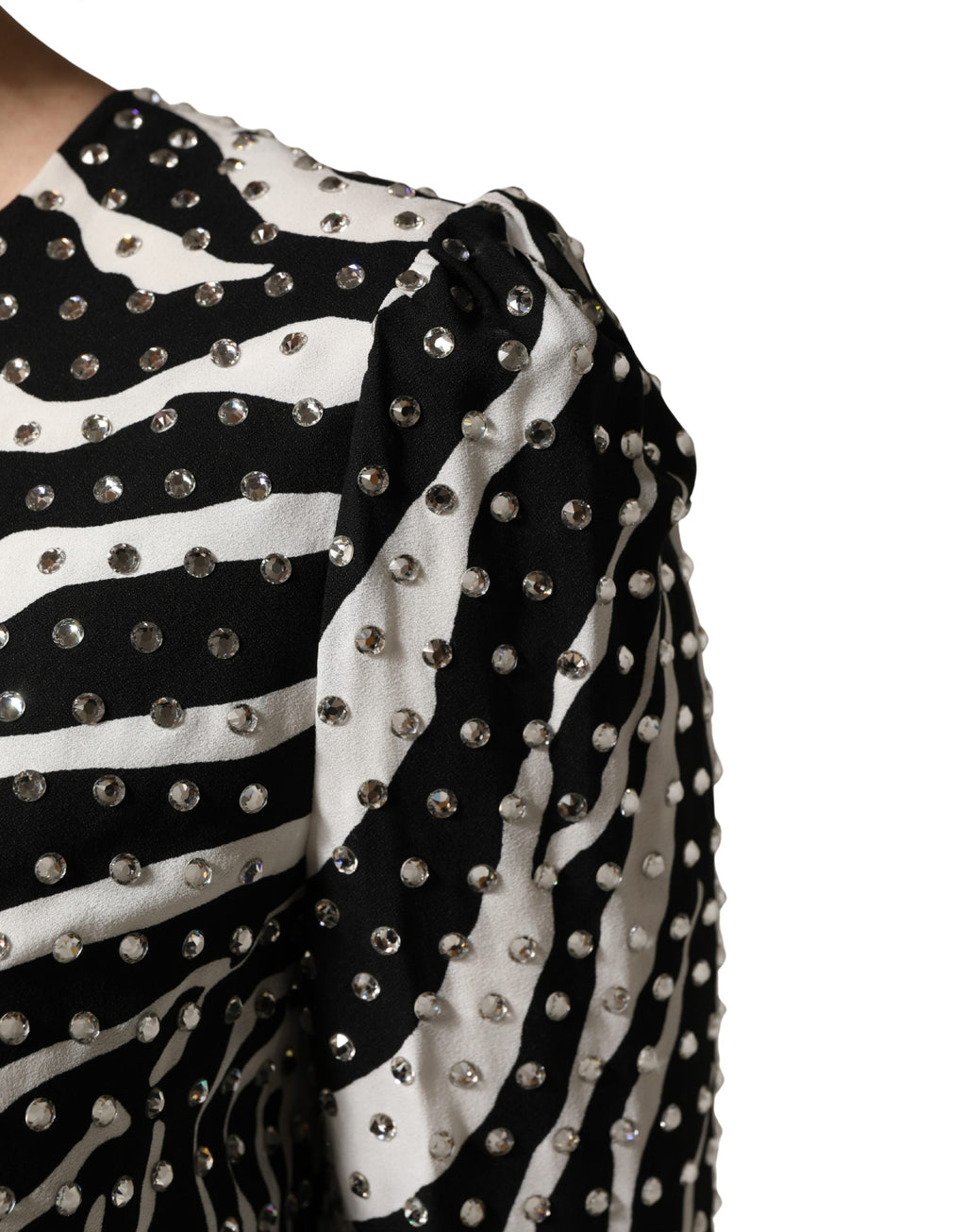 Robe courte Dolce & Gabbana noire et blanche à rayures zèbre avec strass, style mini et détails élégants.