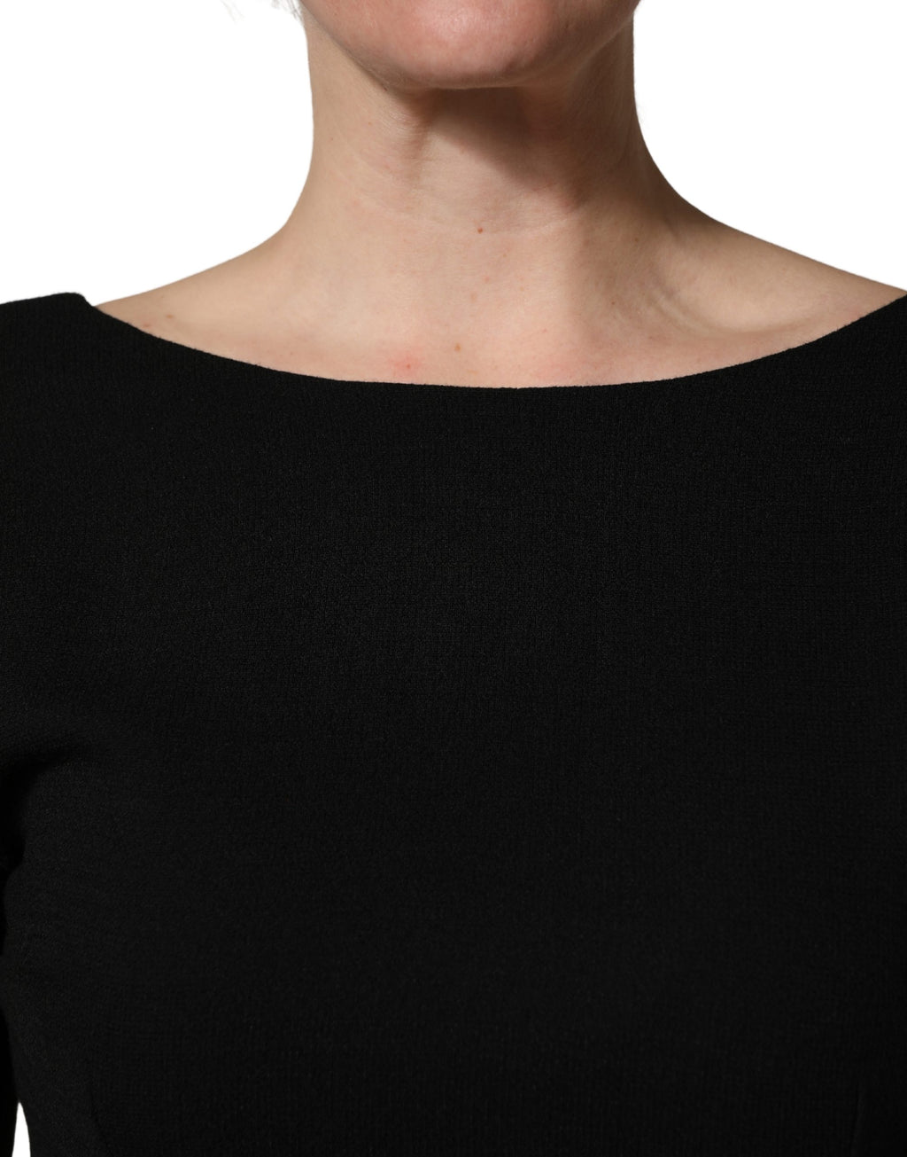 Robe midi en laine crépe noire Dolce & Gabbana avec manches longues, élégante et sophistiquée.