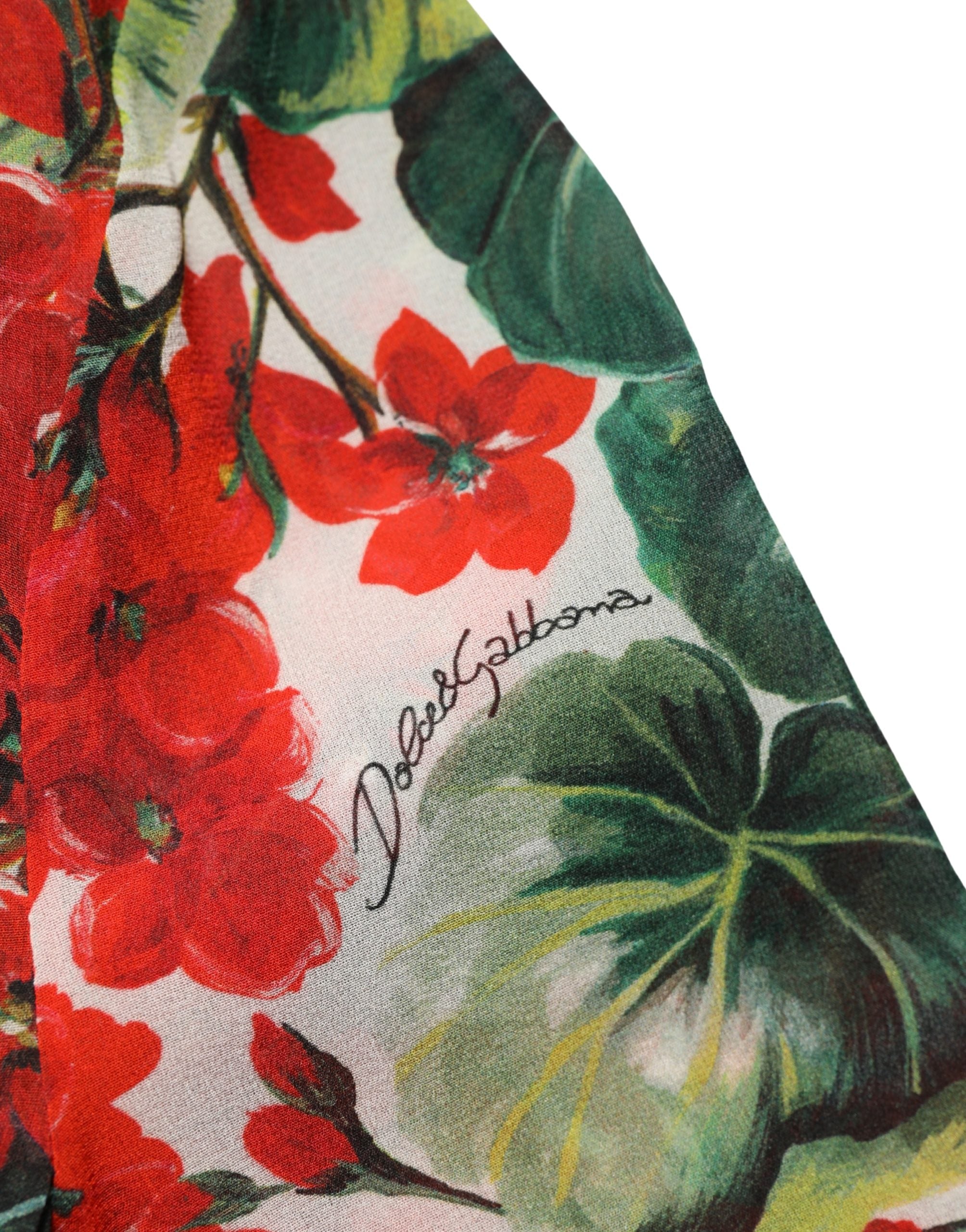 Robe longue à manches longues à fleurs multicolores Dolce & Gabbana avec décolleté en V, style élégant et féminin.