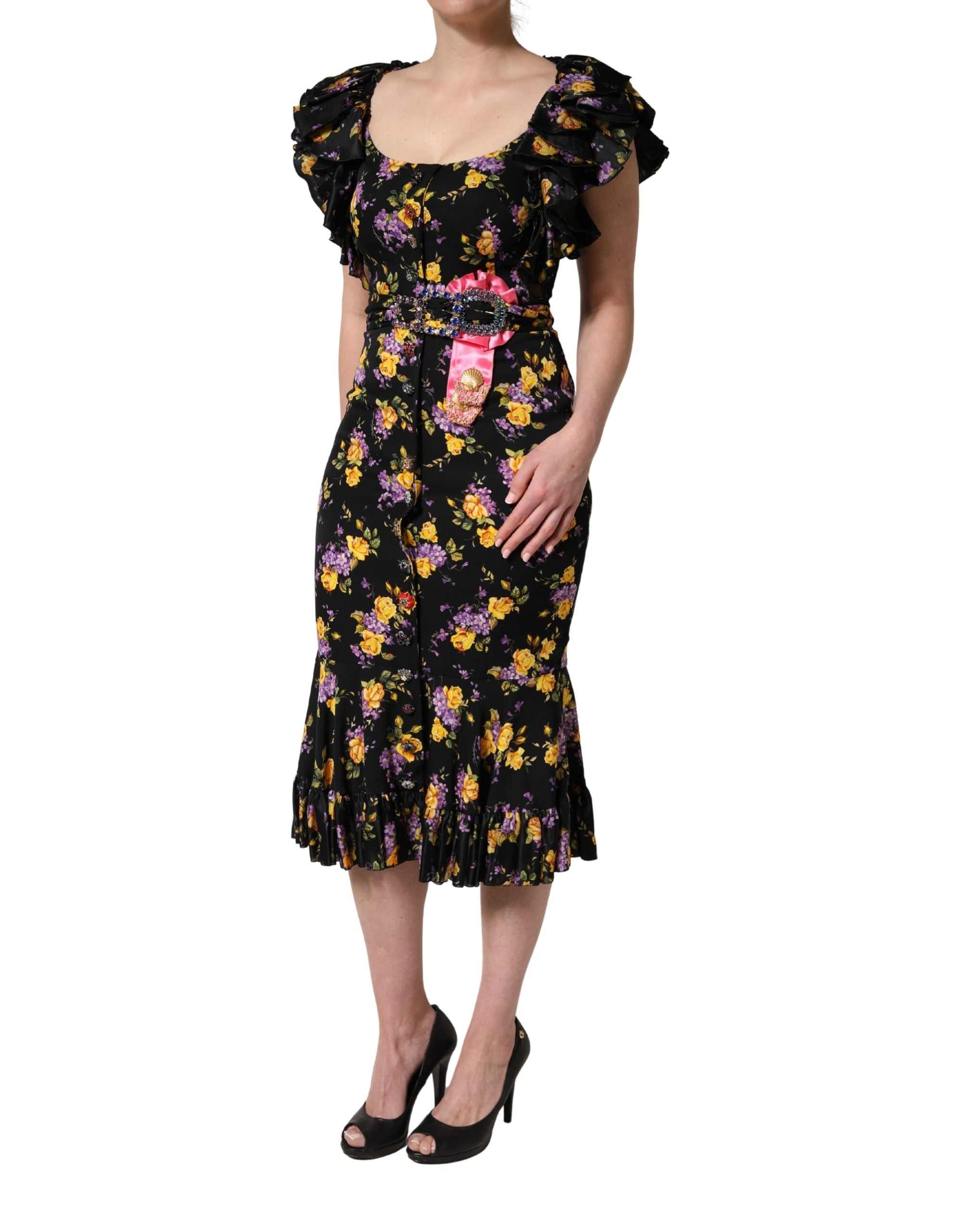 Robe midi en soie noire et violette Dolce & Gabbana avec broche en cristal élégante visible sur le devant.