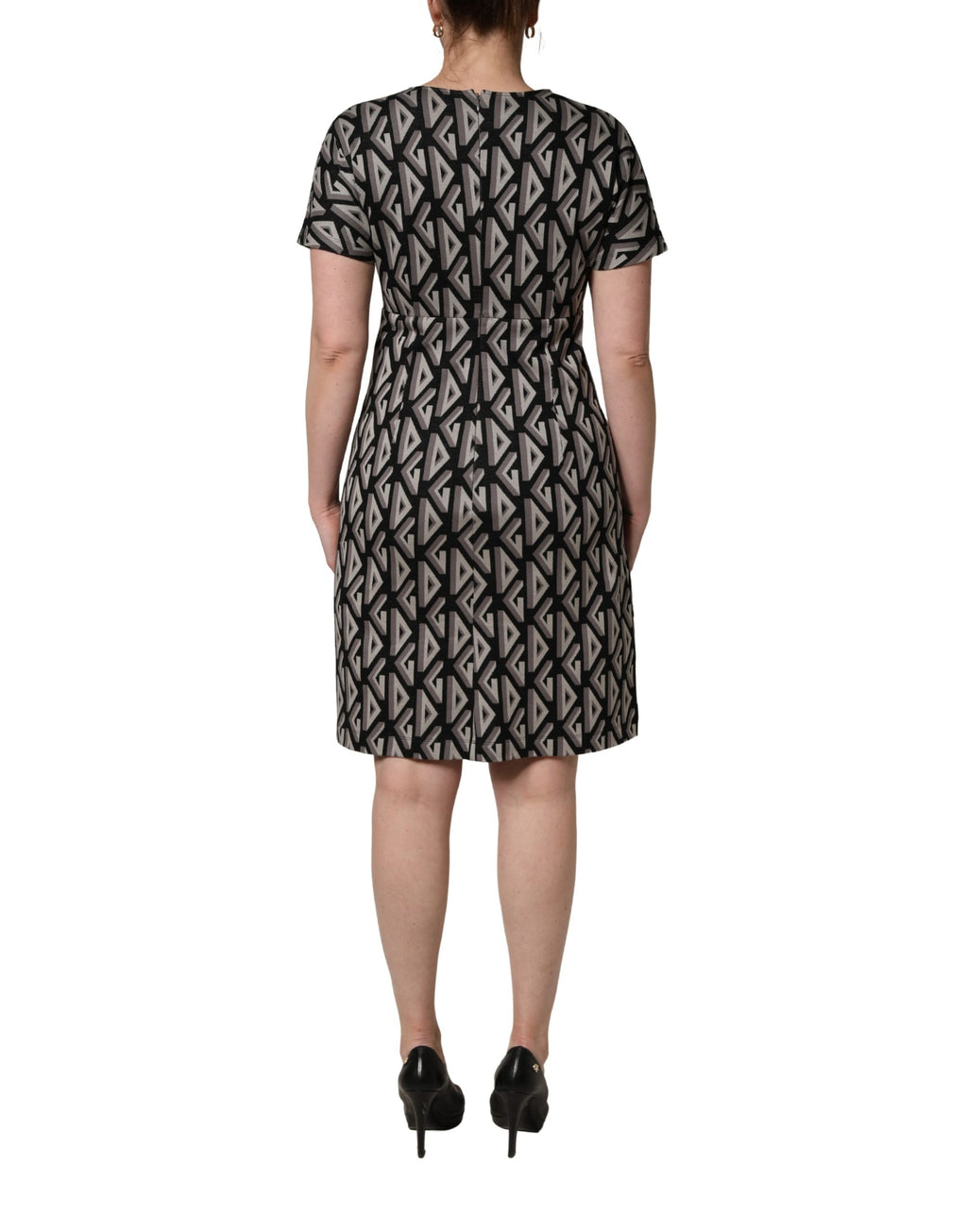 Robe noire en coton Dolce & Gabbana, longueur genou, avec logo imprimé, élégante et moderne.