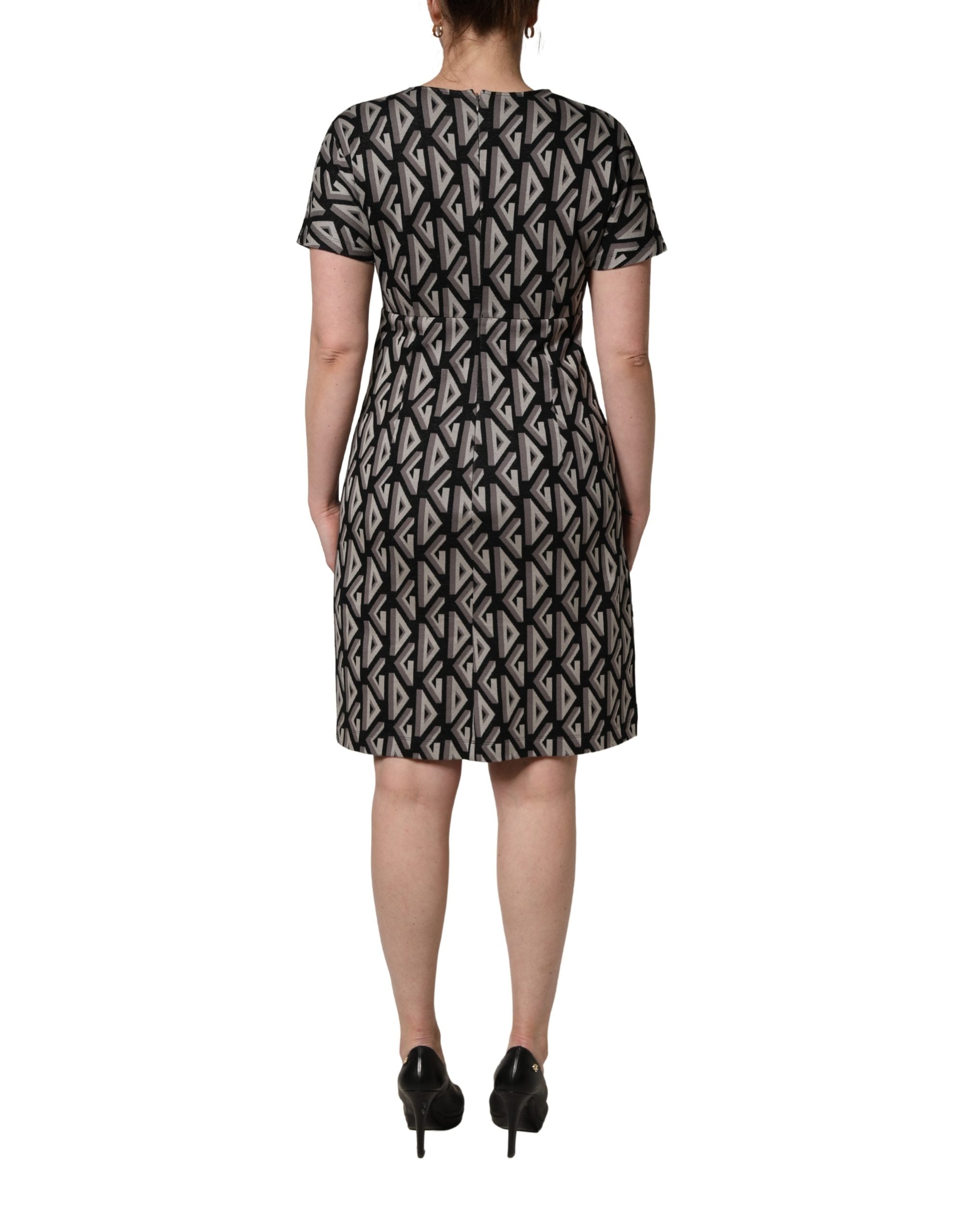 Robe noire en coton Dolce & Gabbana, longueur genou, avec logo imprimé, élégante et moderne.