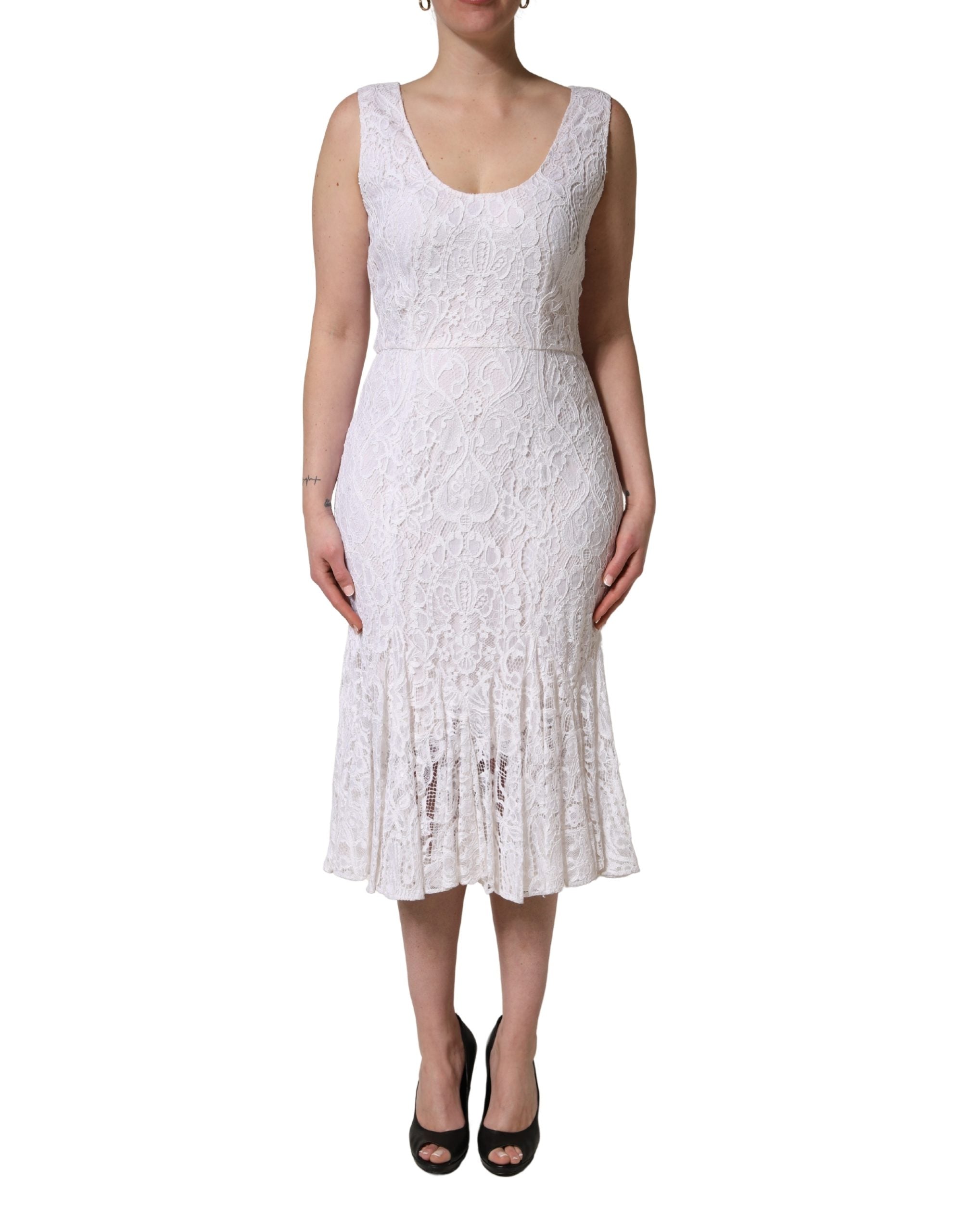 Robe midi sans manches Dolce & Gabbana en dentelle blanche avec motifs floraux, élégante et raffinée.