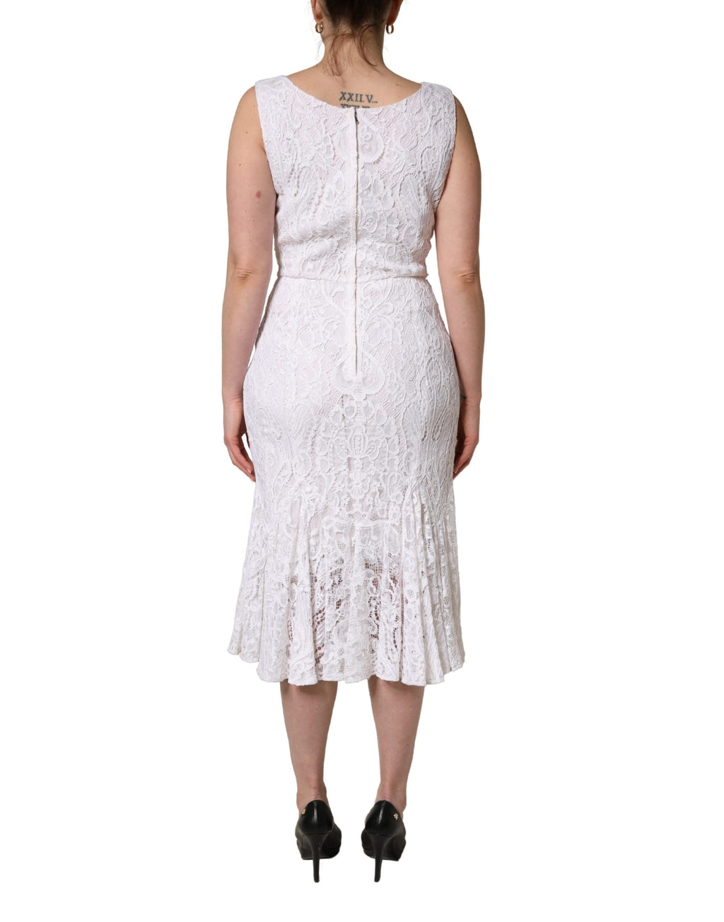 Robe midi sans manches Dolce & Gabbana en dentelle florale blanche, élégante et raffinée.