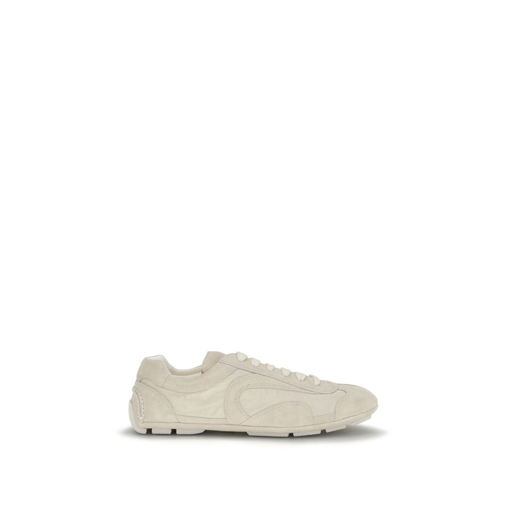 Chaussures Prada Bos Taurus en cuir de veau beige, sneakers élégantes avec design moderne et détails sophistiqués.