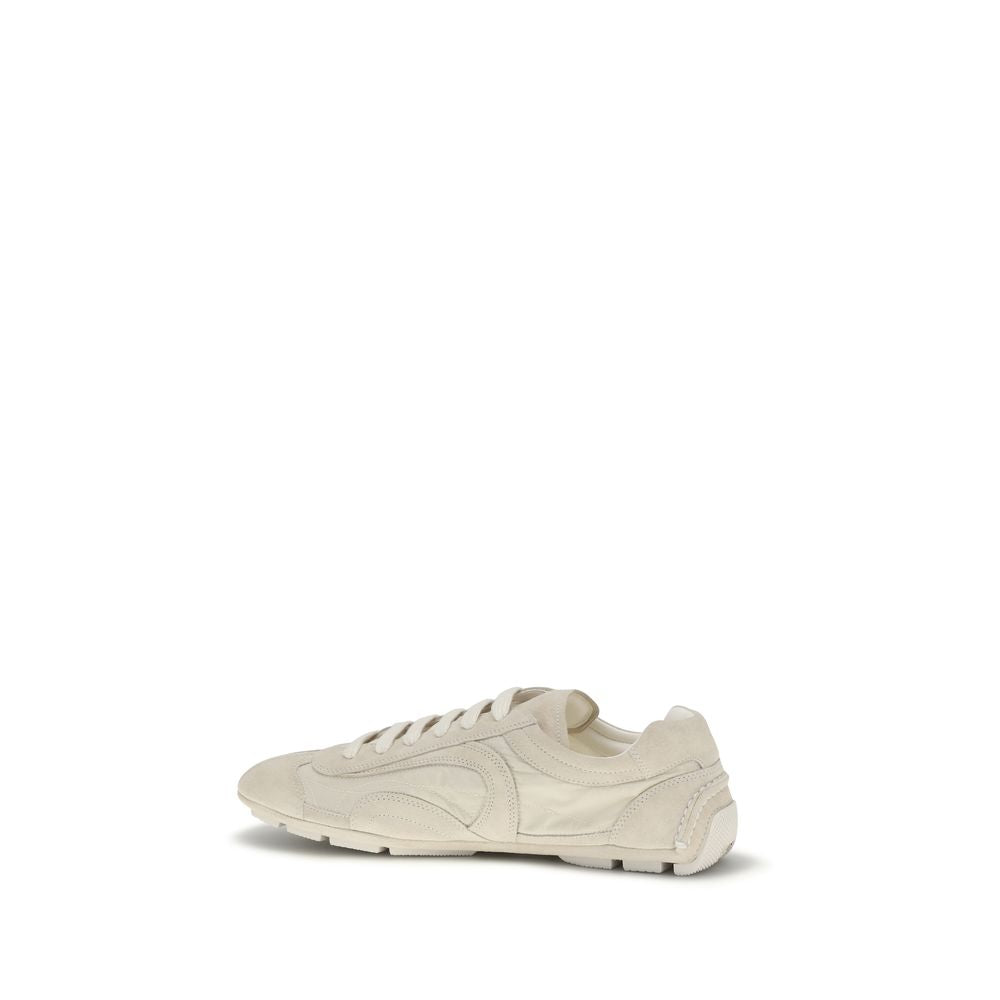 Chaussures Prada Bos Taurus en cuir de veau beige, sneakers élégantes avec design moderne et détails raffinés.