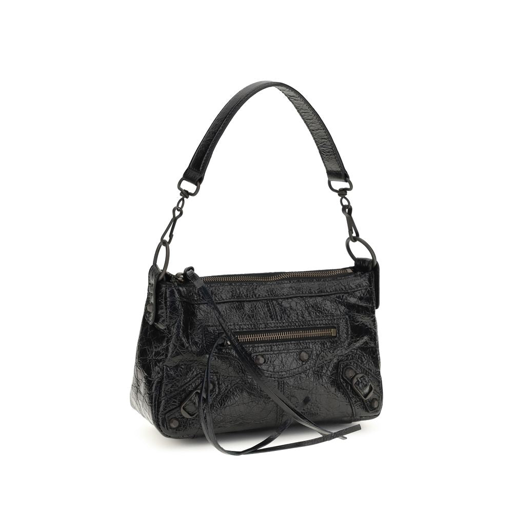 Sac à main Balenciaga en cuir d'agneau noir avec détails en ovis Aries, élégant et sophistiqué, vue de face.