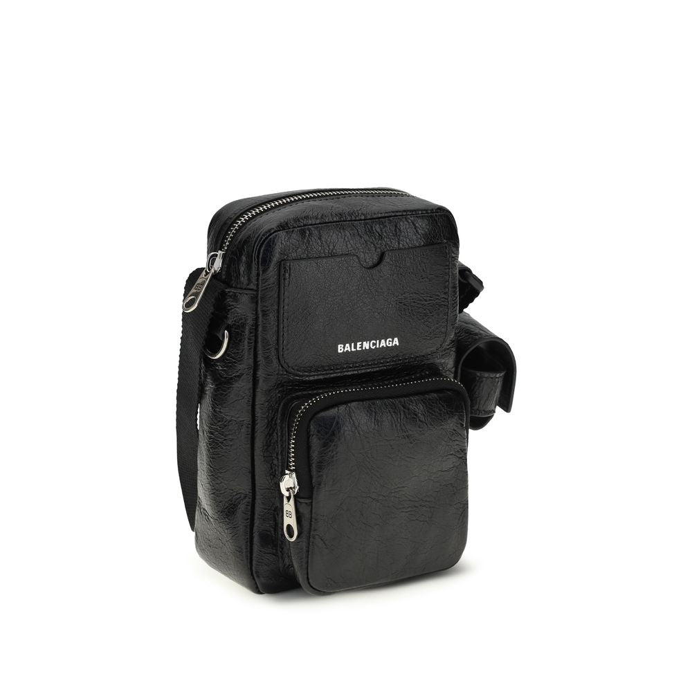 Sac à main Balenciaga en cuir d'agneau noir Ovis Aries avec bandoulière et détails élégants, vue de face.