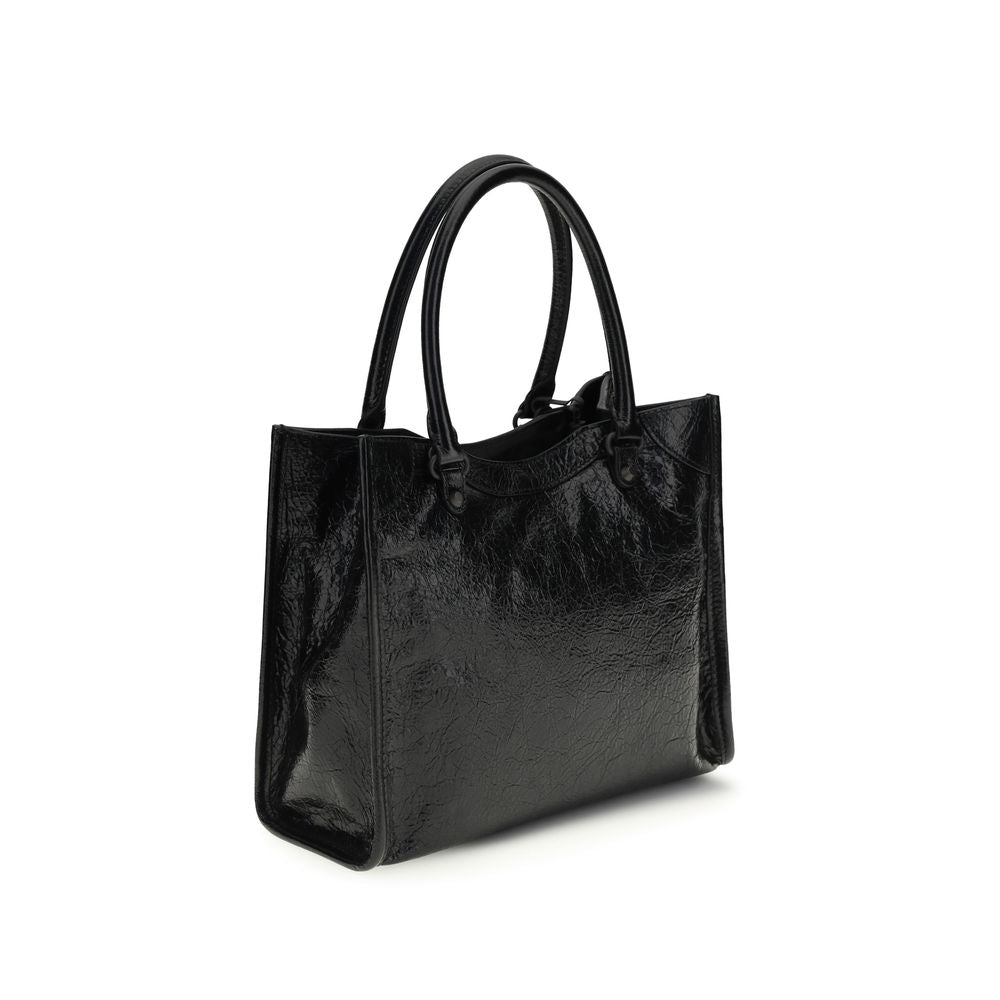Sac à main Balenciaga en cuir d’agneau noir avec détails en ovis Aries, élégant et sophistiqué.