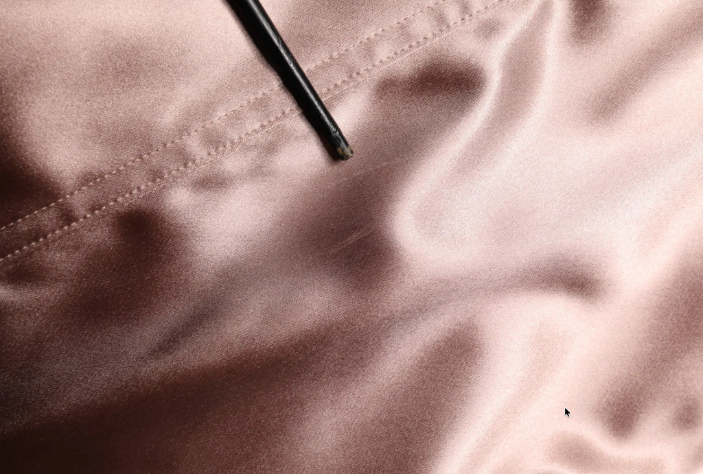 Robe midi en satin rose Dolce & Gabbana, corset à décolleté en cœur, robe élégante et ajustée.