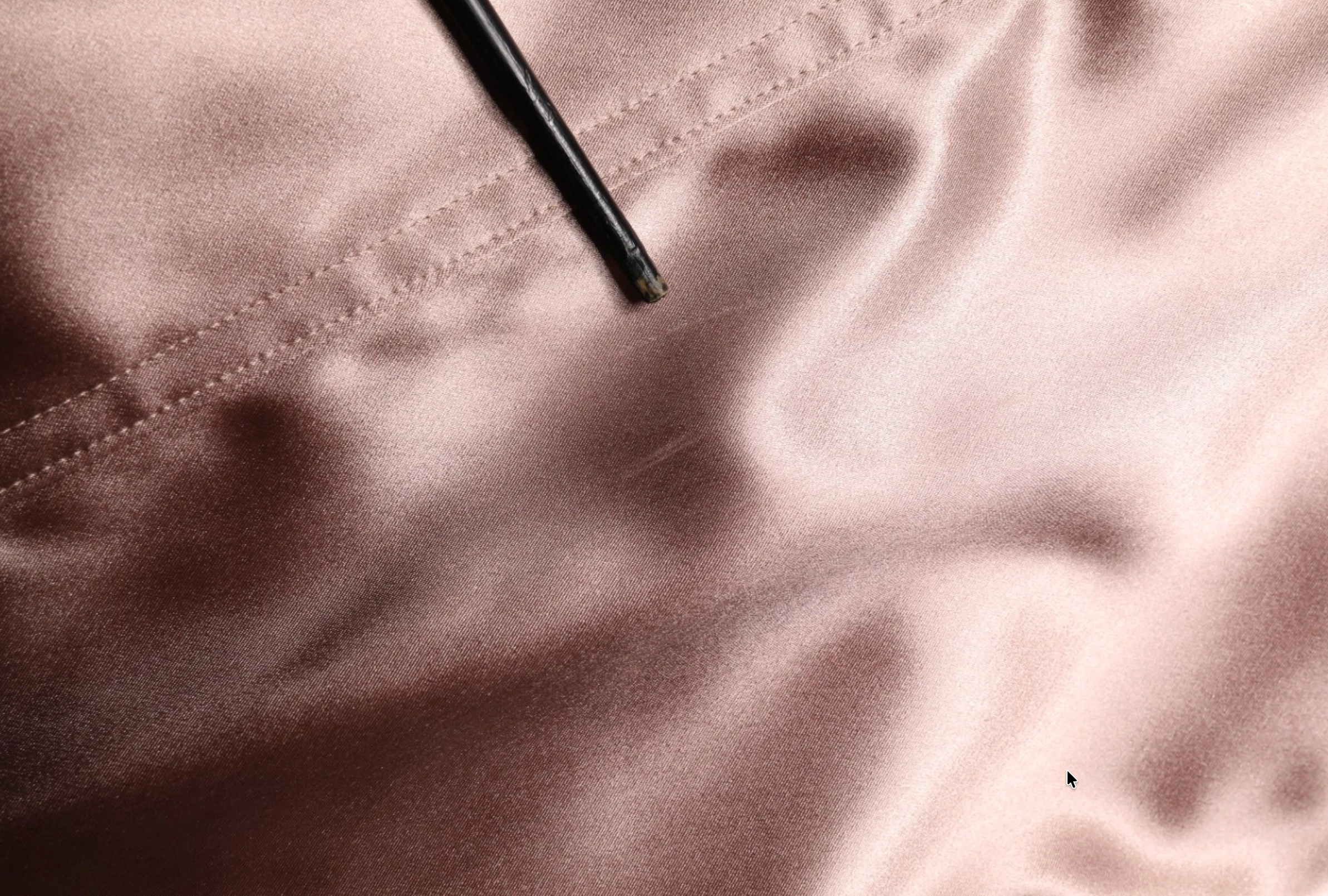 Robe midi en satin rose Dolce & Gabbana, corset à décolleté en cœur, robe élégante et ajustée.